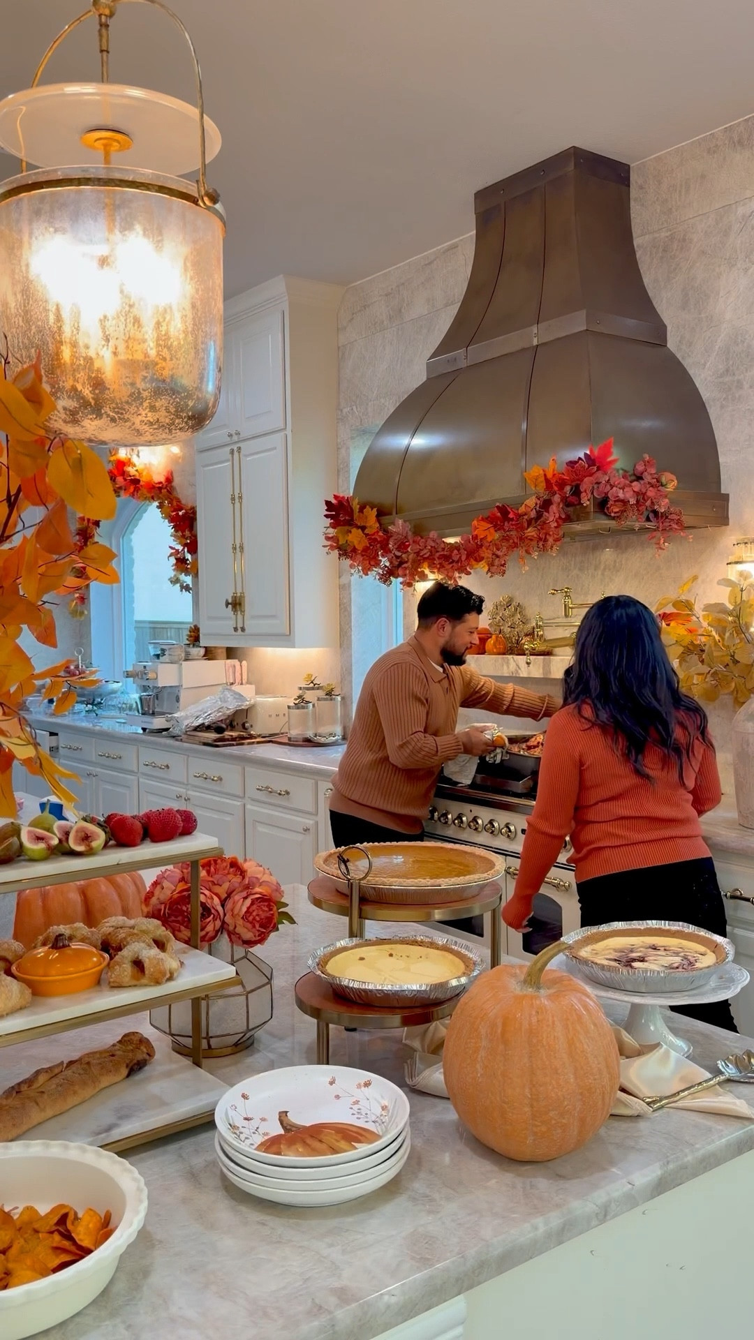 #ad The holidays are officially here and I’m so excited to partner with @target to host a pre thanksgiving dinner with my dad. He won't be able to spend the actual day with us because he’s going to Mexico soon. I found everything I needed to host this special dinner. My turkey came out so delicious 🤤 we tried the new stove top cranberry stuffing and oh my was it good! After dinner Alex & I cleaned up so fast! Thanks to @mycascade & @dawndishsoap for getting my kitchen sparkly clean 

Comment “Thanksgiving” for a direct link

#ad @Target @dawndishwash @bountypapertowels @heinz #TargetFinds #TargetStyle #DawnPartner #BountyPartner
#HeinzPartner

