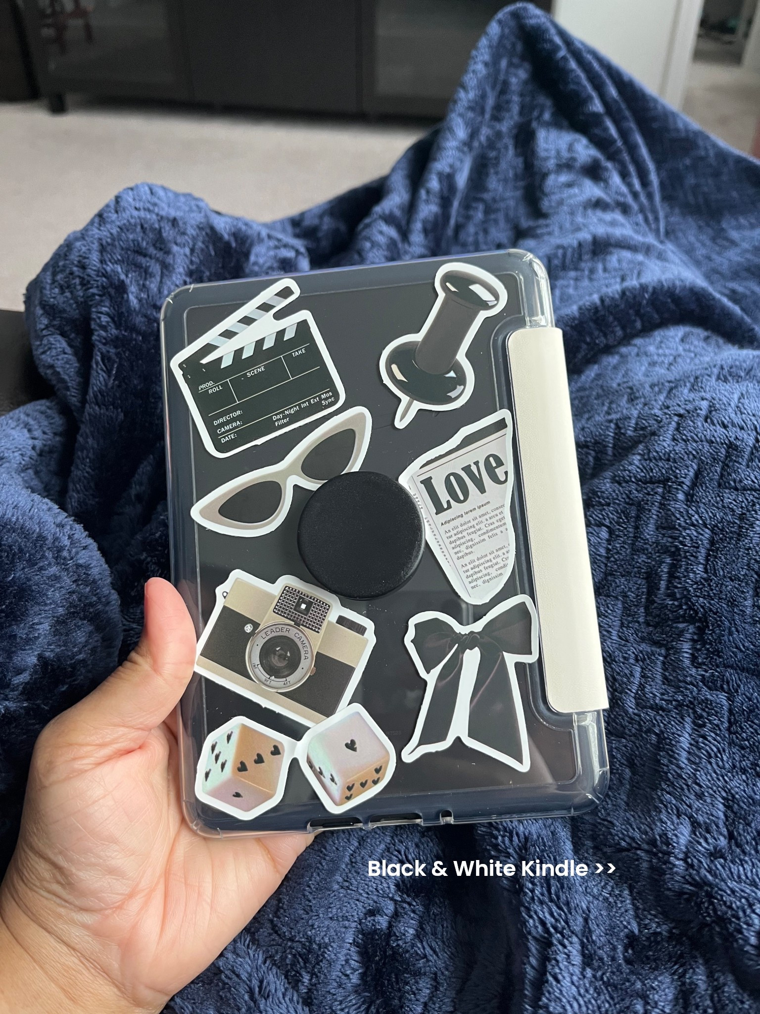 Love my Kindle Paperwhite and I finally got my case & stickers!🖤🤍 