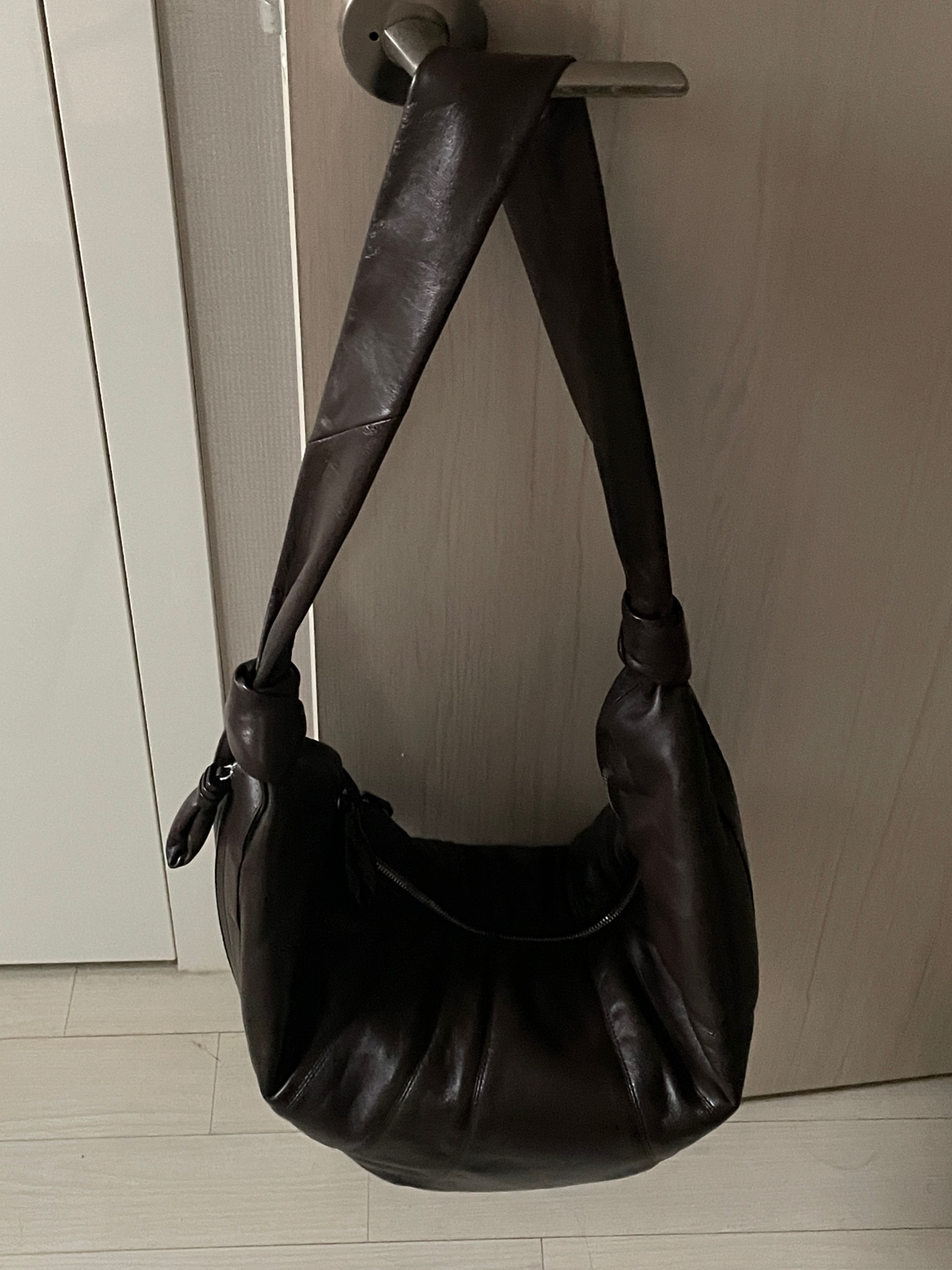 Signature bag fro Lemaire
USE CODE 15% off with FIRST15
@24s

#lemaire #lemairebag #lemairecroissantbag #lemairelargebag

#LTKsale #LTKkorea #LTKbag