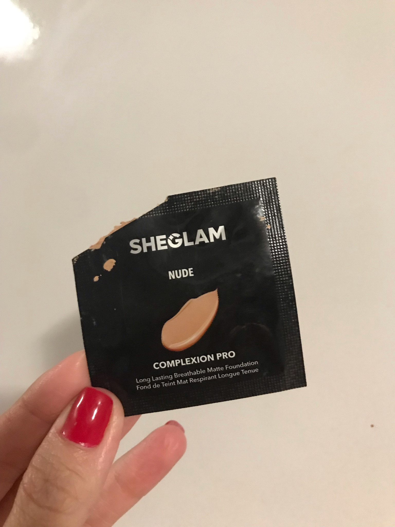 Se você deseja testar uma base mate com boa cobertura eu te indico essa da Sheglan! 

E o melhor, tem amostra de todas as cores pra você testar e achar a sua cor. 



#LTKbrasil #LTKbeauty
