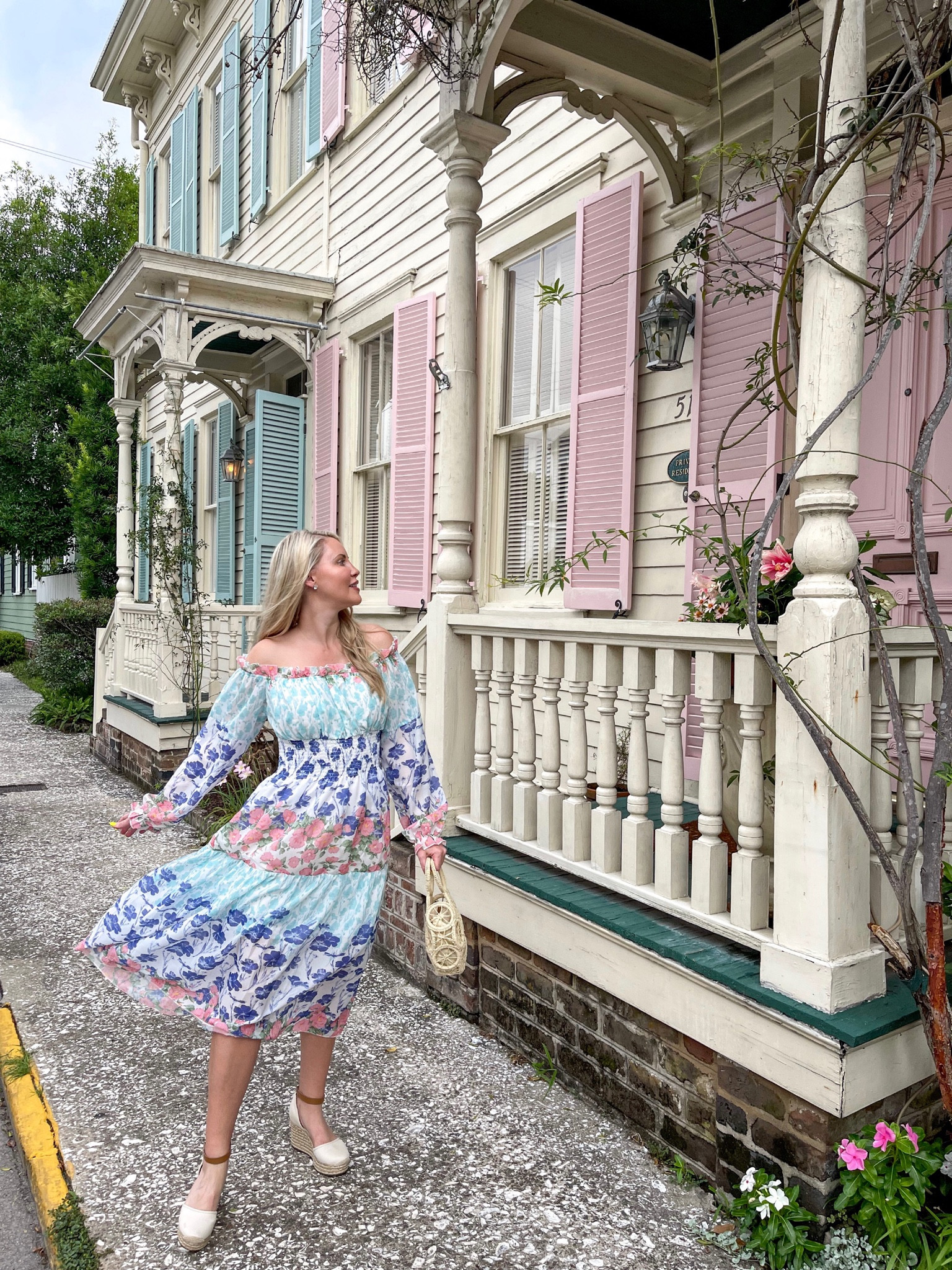 The prettiest floral midi dress!

Summer dress, Shein, hollow out handbag, espadrilles 

#LTKSeasonal #LTKstyletip #LTKunder50