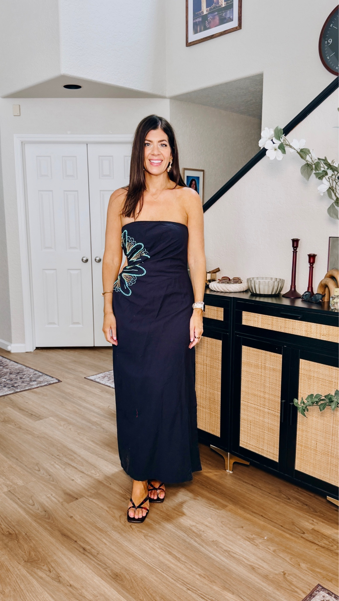 In a medium linen cut out dress

#LTKTall #LTKMidsize #LTKOver40