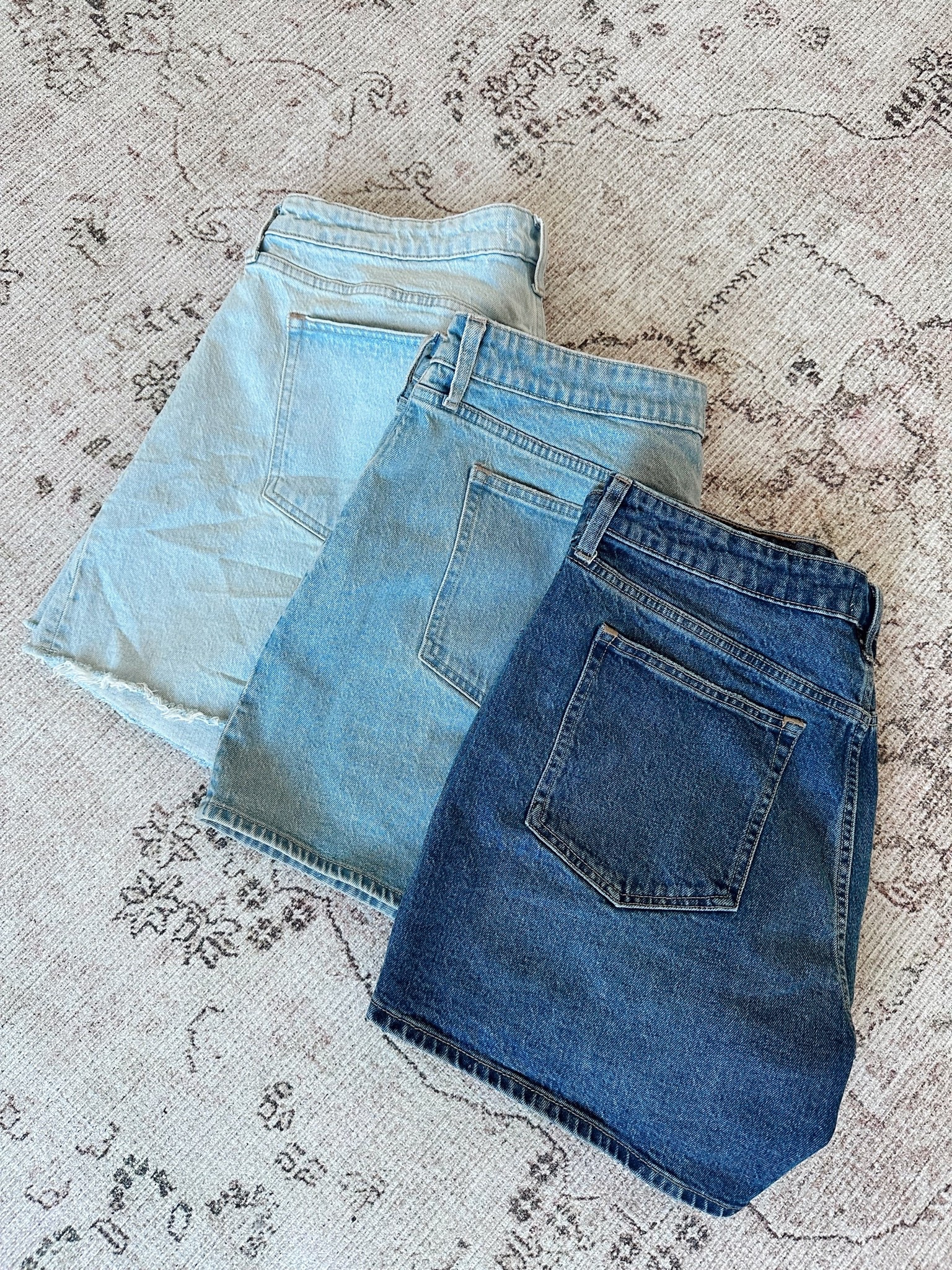 Last day to shop Abercrombie sale!! Use code AFLTK for EXTRA 20% off (code stacks) dresses are 25% off plus you can use that discount code on top of the sale 👏 best time to stock up on my favorite denim shorts for summer! I size up 1 to a 33 in the curve love dad shorts 


Abercrombie code
Abercrombie shorts
Abercrombie style
Abercrombie dad shorts

#LTKxAbercrombie #LTKSaleAlert