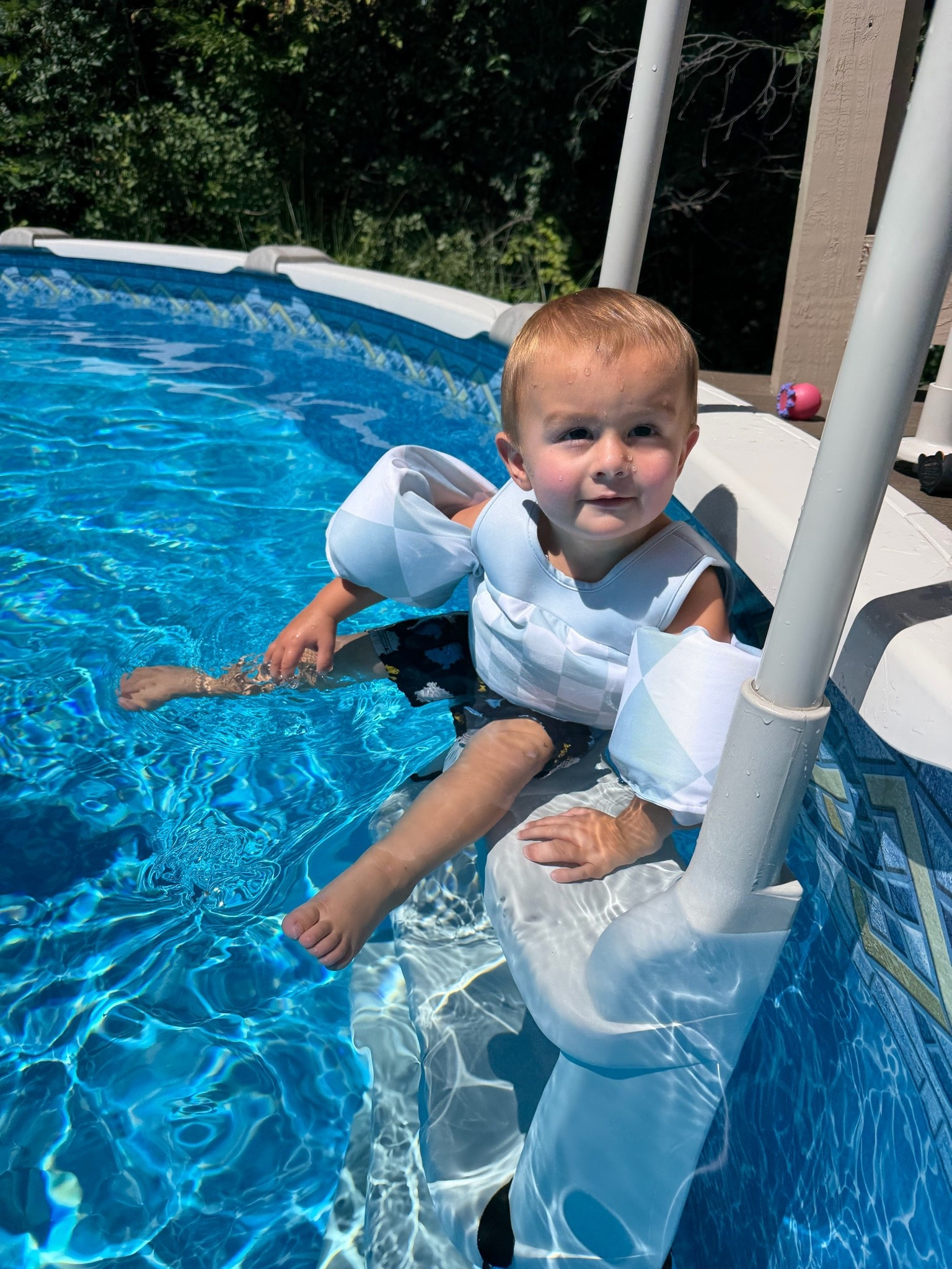 Pool day must haves ad a mom of 3