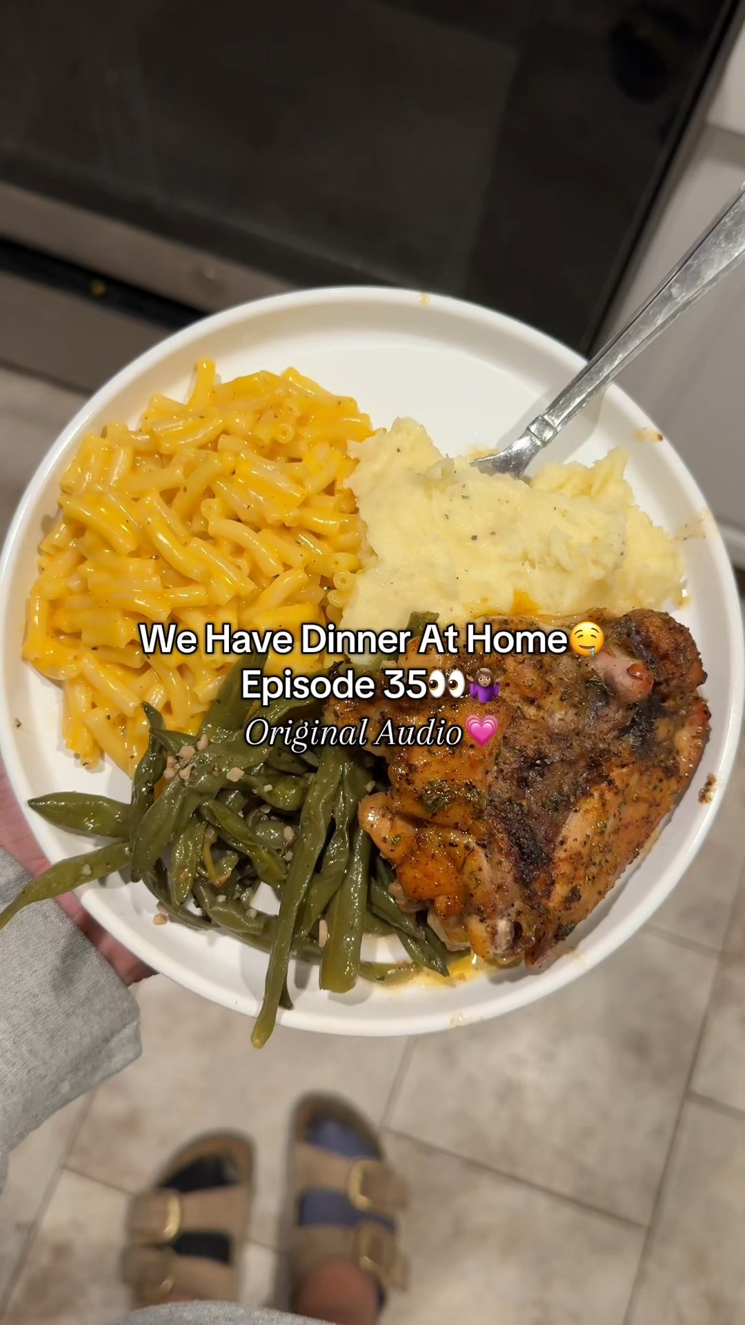 I’m telling you, baked chicken has me in a chokehold cause so good and simple to make🙌🏽😍Preheat your oven to 375 and then let it cook until it smells done🤤 I forgot about it in the oven for a bit so it was in there at least 45 minutes but it was soooo juicy and delicious👏🏽 of course paired with our favorite sides😍 What should I cook next?👀  S/o to @kensdressings for making that chicken delicious & @greatjones for the best saucy pan cause my green beans were divine 🤤💗 10/10 besties!!! #dinnerideas #howtobakechicken #bakedchicken #pyrex #greatjones #kensdressing 

#LTKHome #LTKFamily #LTKFindsUnder100