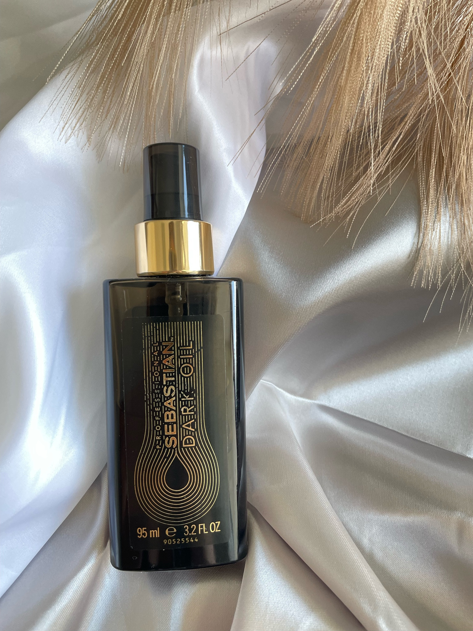 Dark Oil Sebastian tem um potencial de nutrição excelente! 

É um óleo mais denso e salva aquele cabelo poroso e sem vida. Também proporciona muito brilho  sem contar no cheiro maravilhoso! 



#LTKbeauty #LTKbrasil #LTKFind