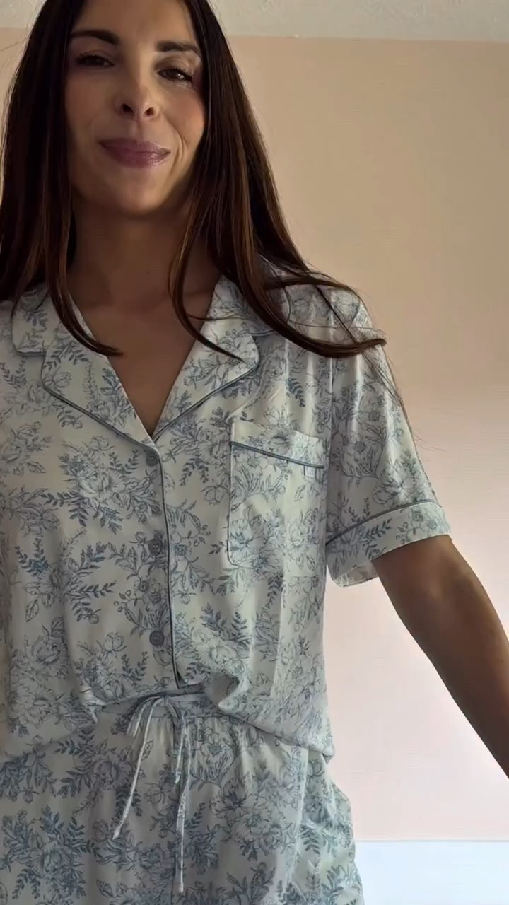 I’m not kidding when I say I own 5 sets of these pajamas… they truly are the best! 

Since they’re made of viscose from bamboo, they’re breathable + cooling (which helps regulate body temperature) and so incredibly soft! Also, super functional to wear around the house because they have pockets. Plus, aren’t they so cute?! 😍

#cozyearthpartner | discount code: CE-CHELSIE

•••••

#cozyearth #momstyleinspo #bamboopajamas #littleluxuries