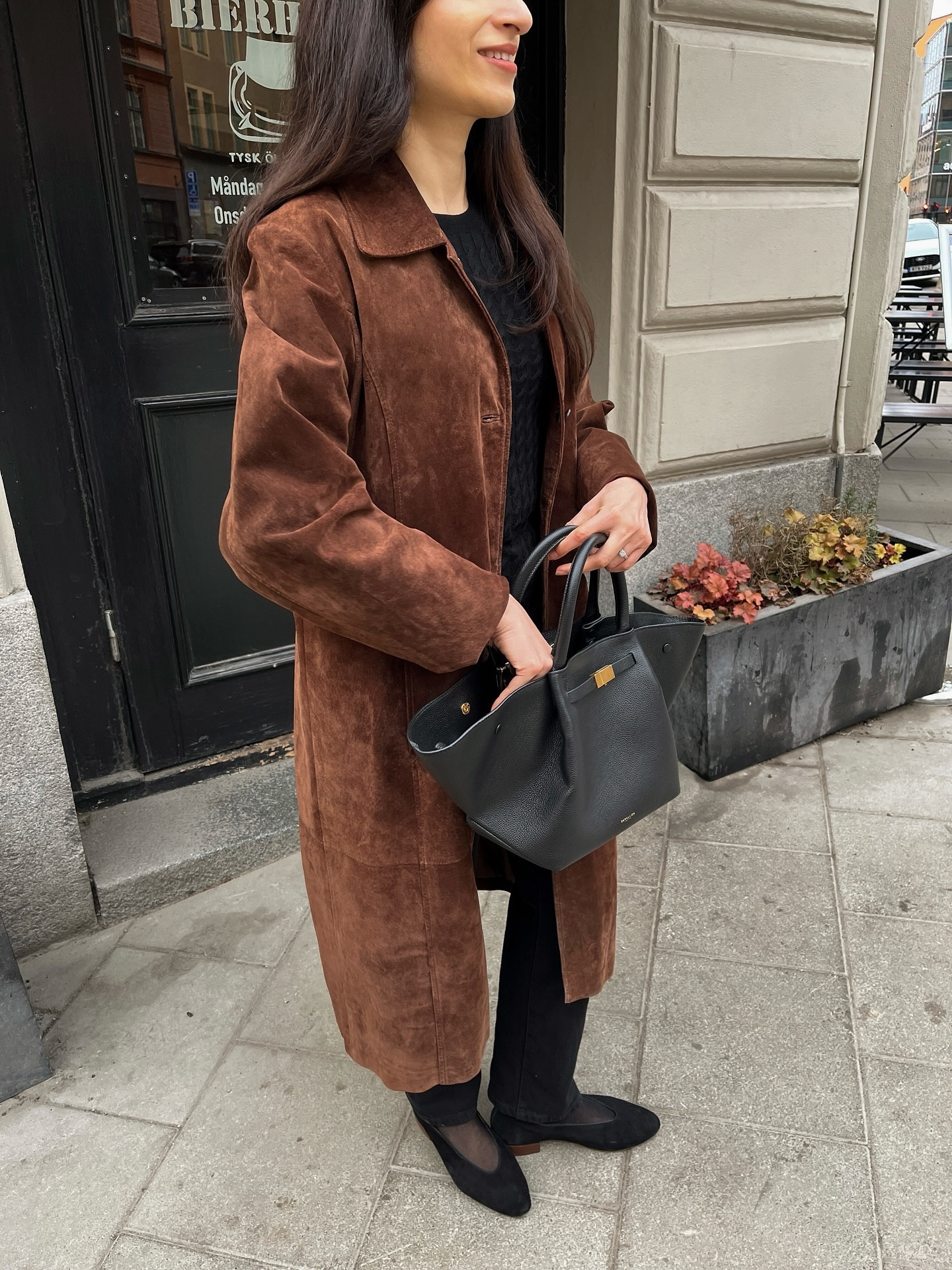 Fall is finally here🍁Sharing some looks from the archives. Tell me your favourite! 
.
Fall outfits, Suede coat styling, Brown outfit inspo fall, Burgundy fall look, Chic autumn looks, Brown suede, Navy fall outfits