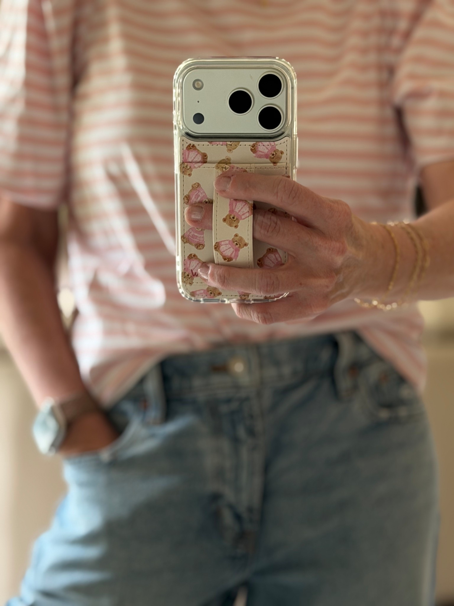 this look for less top looks like one from Anthropology, but it’s a fraction of the price! 

Phone case is Walli- use code Nickibthomas to save 10%

#LTKootd #LTKgrwm #LTKOver40