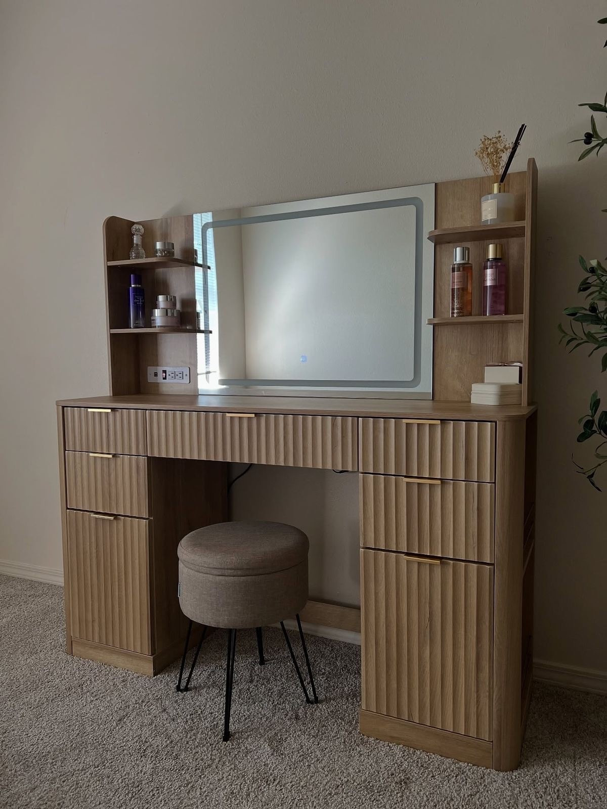 Best Beauty Makeup Vanity with light-up mirror & storage 🤎

#LTKgrwm #LTKNYFW #LTKselfcare