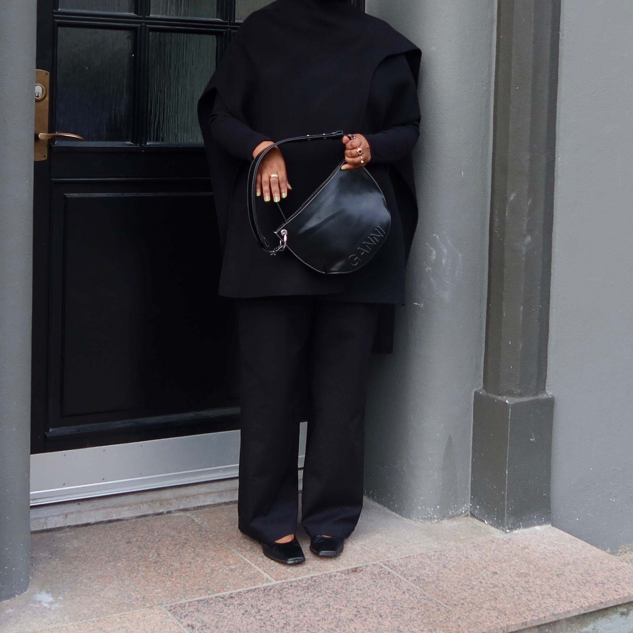 An all black look. 

#LTKstyletip #LTKeurope #LTKSeasonal