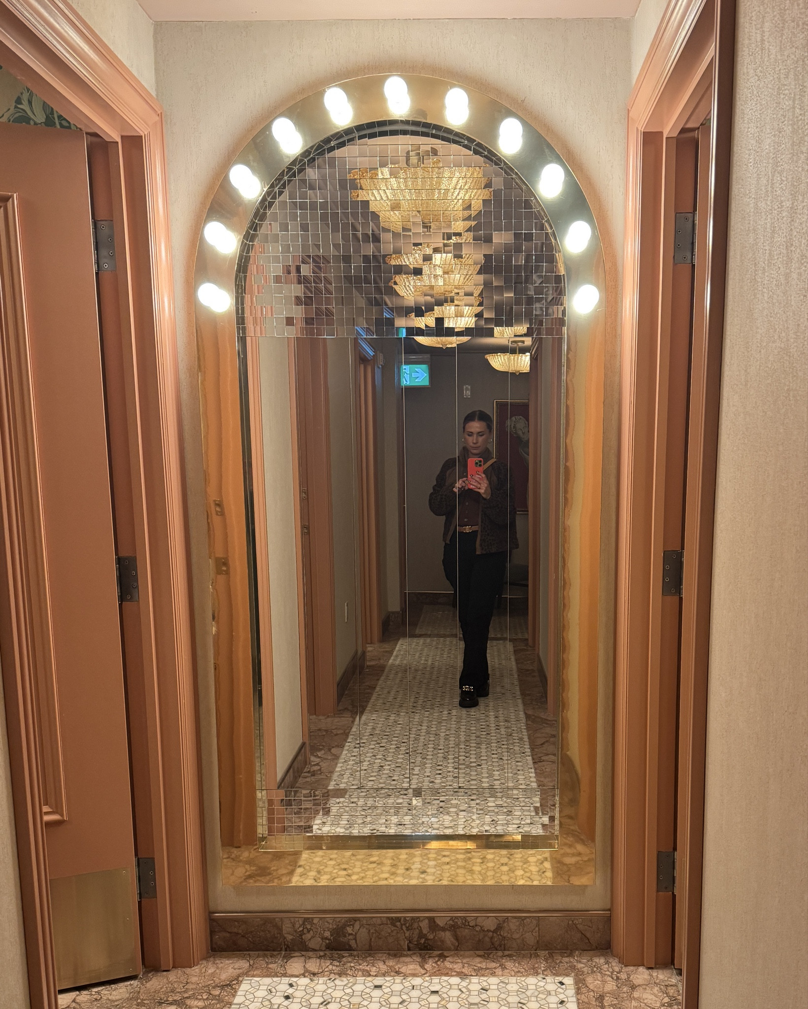 Romanticizing this fall! 
And fun things loading. Come join @selenamup in Halifax October 26th for everyday makeup and clip in extensions! 

#LTKcanada #LTKpetite #LTKdatenight