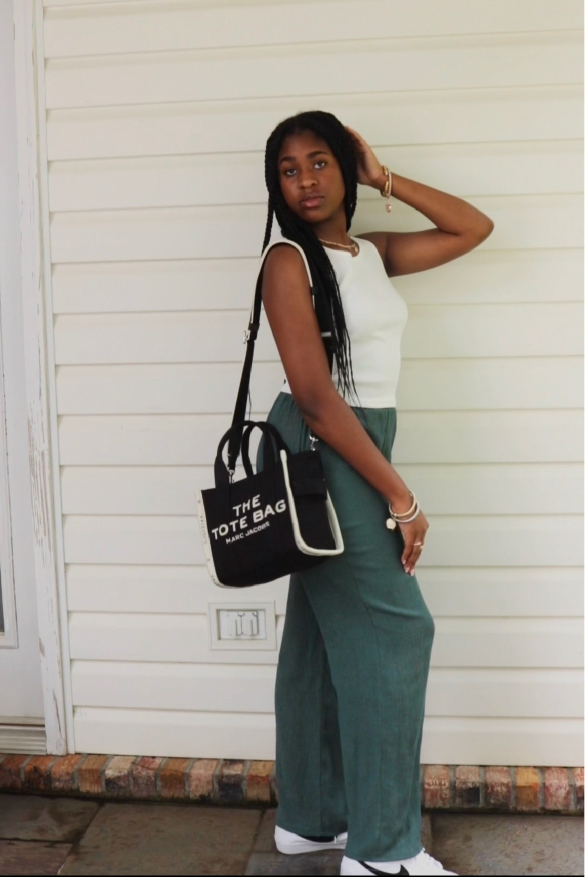 marc jacob’s tote bag, nike sneakers, white tank top, turquoise pants 


#LTKstyletip #LTKunder100