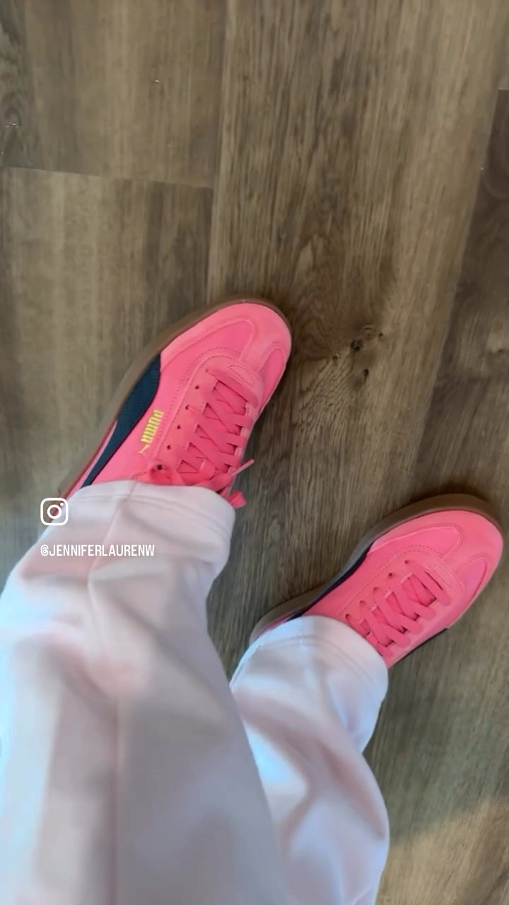 It’s giving… it’s giving…it’s giving “I don’t care I love pink” vibes! COMMENT PINK SHOES for link! #PinkShoeStyle #StatementShoes #PinkObsessed #ChicInPink #ShoeAddict #PinkShoeGoals #pumashoes #pumasuede #pinkpuma #pinklover #pink

#LTKShoeCrush #LTKActive #LTKFitness