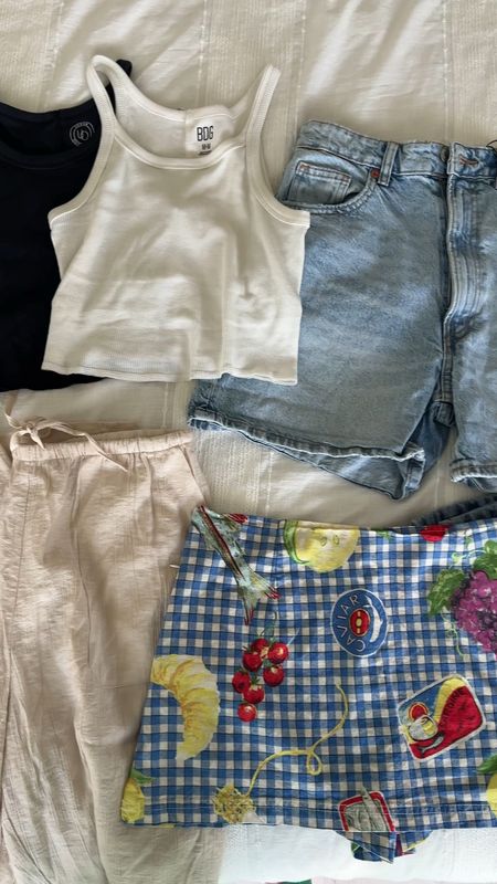 summer try on haul 🧺🦋🍒🍦

linen flowy pants: zara
High rise mom fit jean shorts: zara code: 8197/ 053
Levi’s vintage jeans: urban outfitter
Gingham skirt : urban outfitters (out of stock but linking dress)
white and black 90s tanks: urban outfitters 