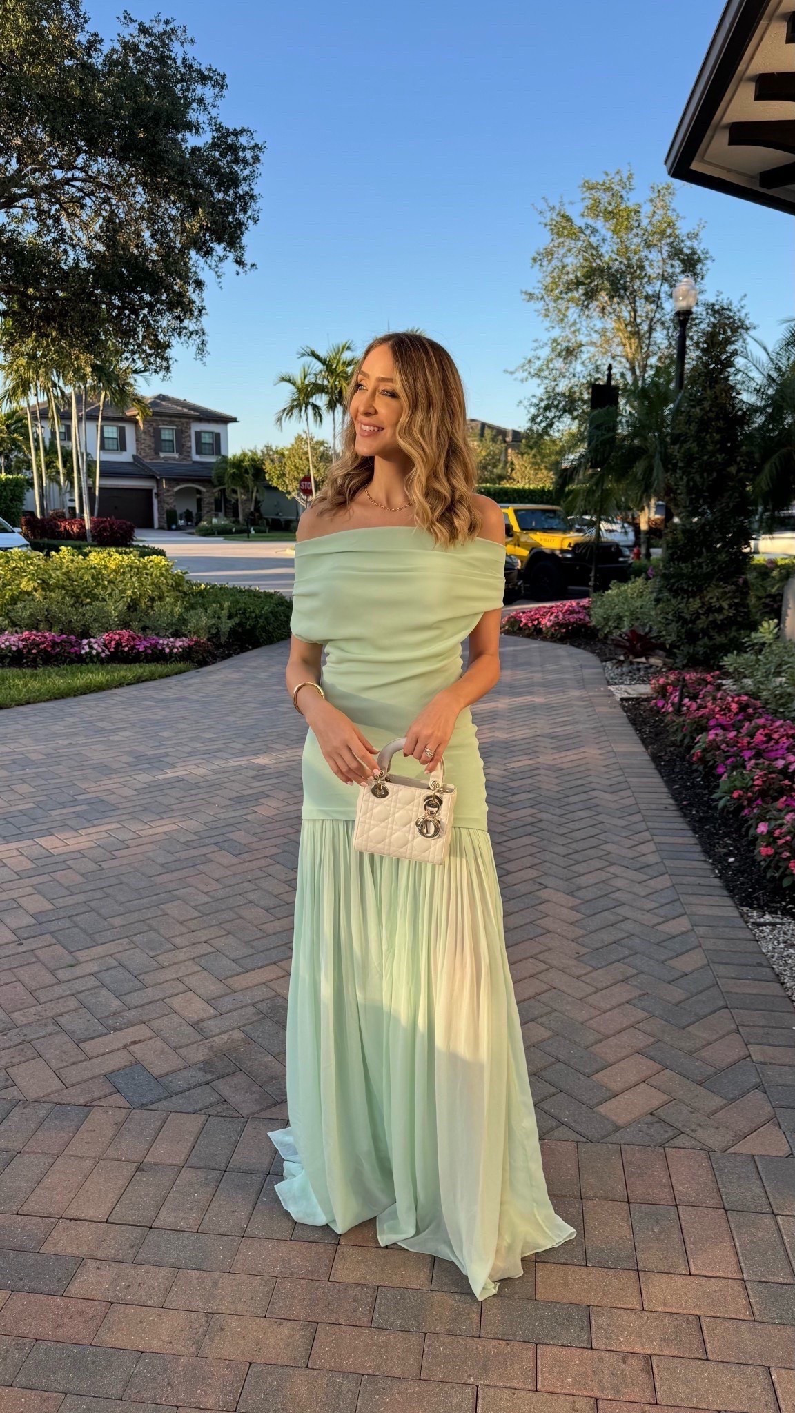 Gorgeous mint green dress. Perfect for attending a wedding guest dress
Runs tts, wearing size small 






#LTKU #LTKWedding #LTKootd