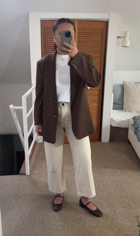 Tshirt: size small
Jeans are old American Vintage
Blazer is old nakd fashion