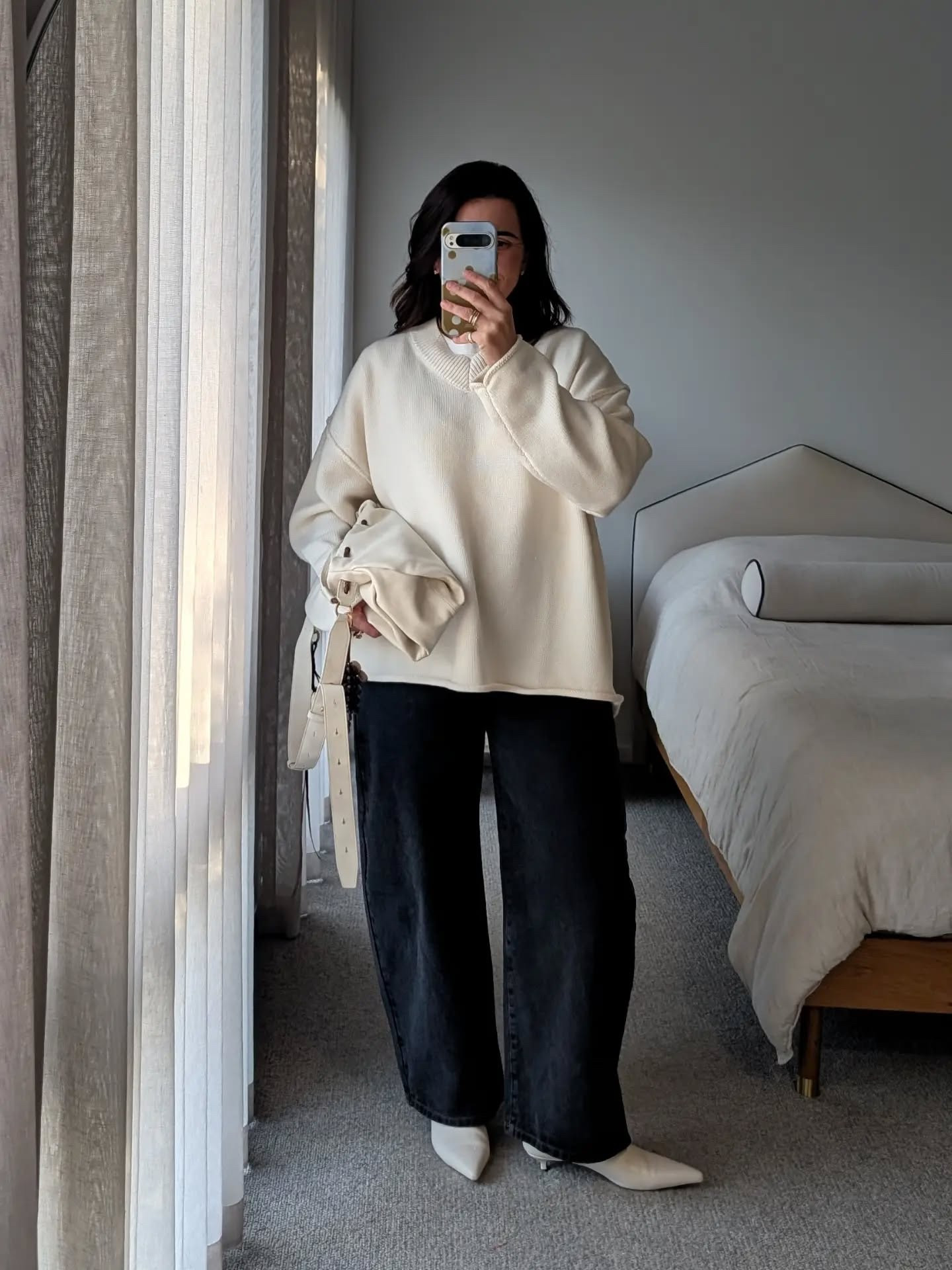 ONE BASE, 5 ways. @dissh 
Wearing a small in the knits, 8 in both the jeans and blazer.

I'll be talking through these pieces next week but for now add to cart. No regrets.

Comment SHOP and I'll send you all the links.

But 10/10 across the board.

#disshpartner