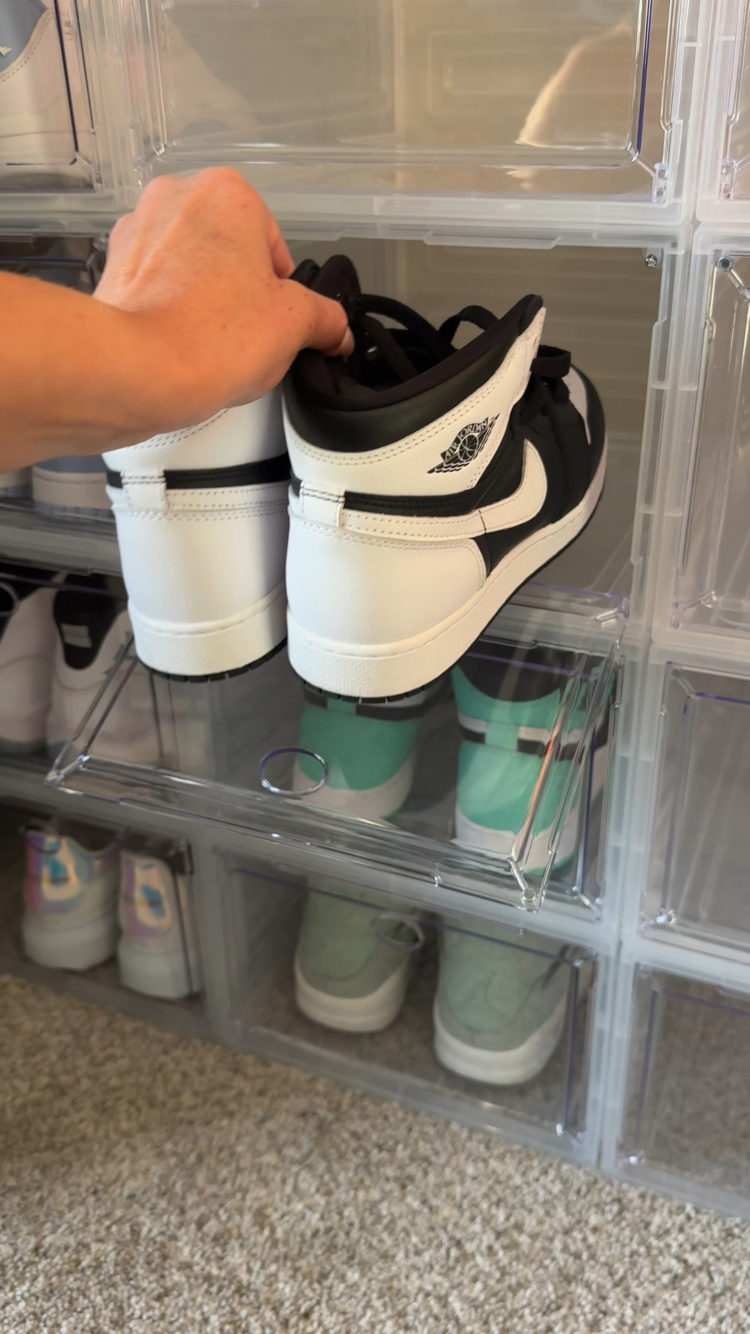 Bye bye, messy floors 🙌🏽
These sturdy, easy-stacking boxes keep everything looking clean and put together. Fits up to a men’s 13 (as long as the style isn’t too bulky).