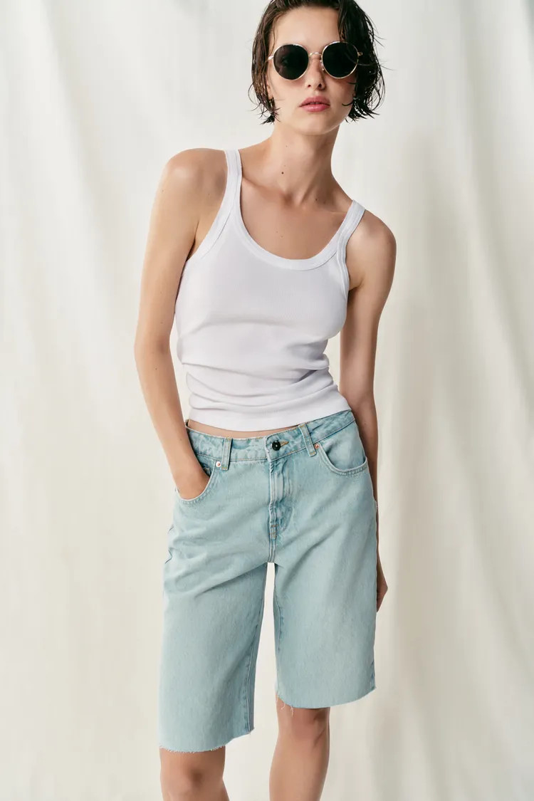 Bermudashorts mit mittelhohem Bund und Five-Pocket-Stil. Saum ohne Naht. Rei\u00dfverschluss und ... | Zara DE