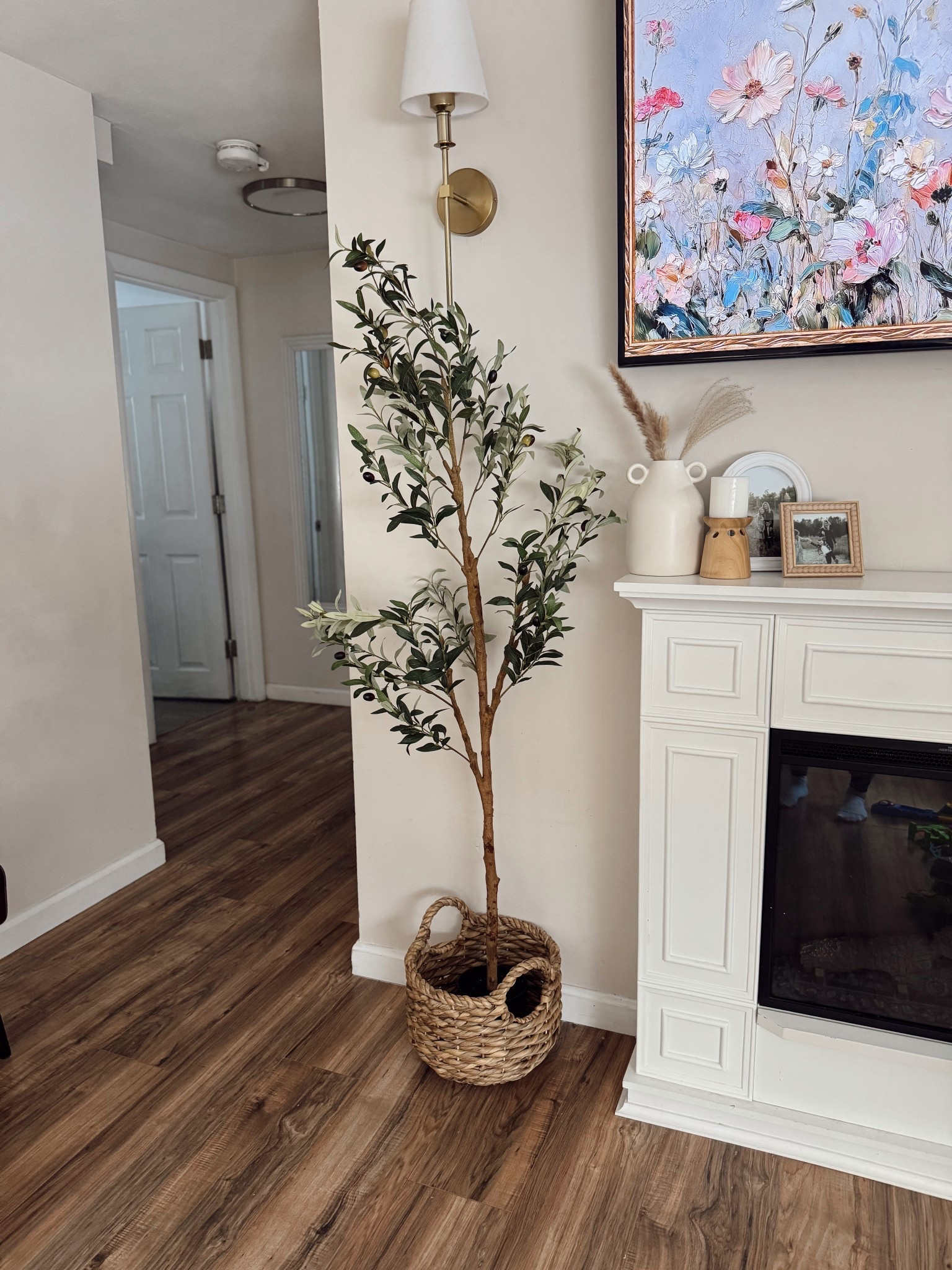 Obsessed with this faux olive tree and it’s on sale right now. 

#LTKSaleAlert #LTKSpringSale #LTKHome