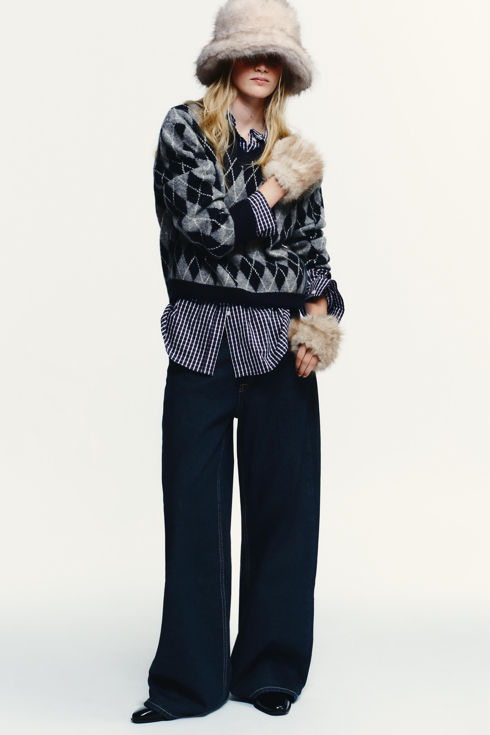 FAUX FUR SHORT MITTENS | Zara US