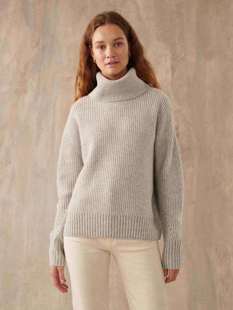 cashmere luxe ribbed turtleneck | White and Warren