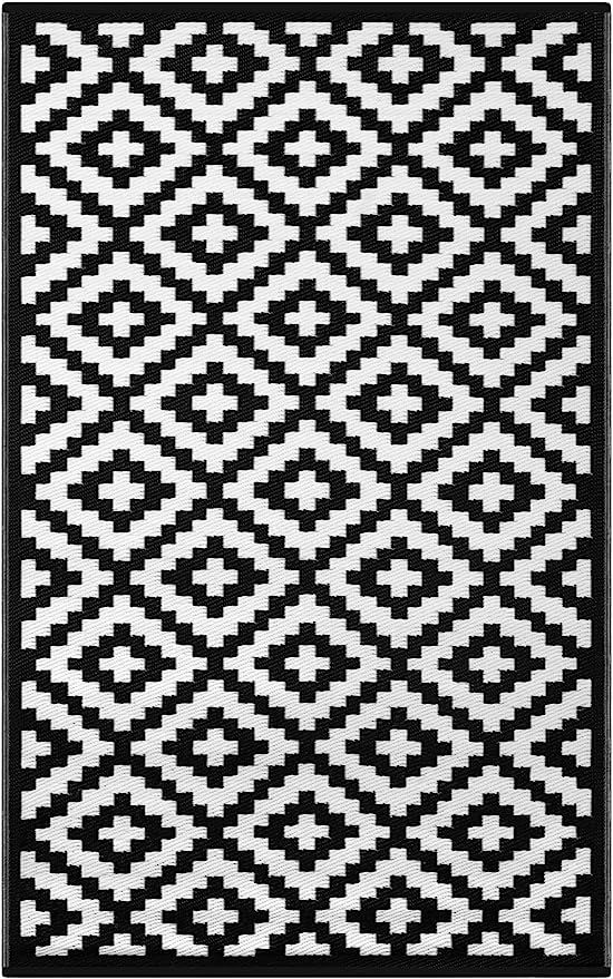 Lightweight Outdoor Reversible Plastic Rug Nirvana Black / White - 180 cm x 270 cm (6ft x 9ft) | Amazon (US)