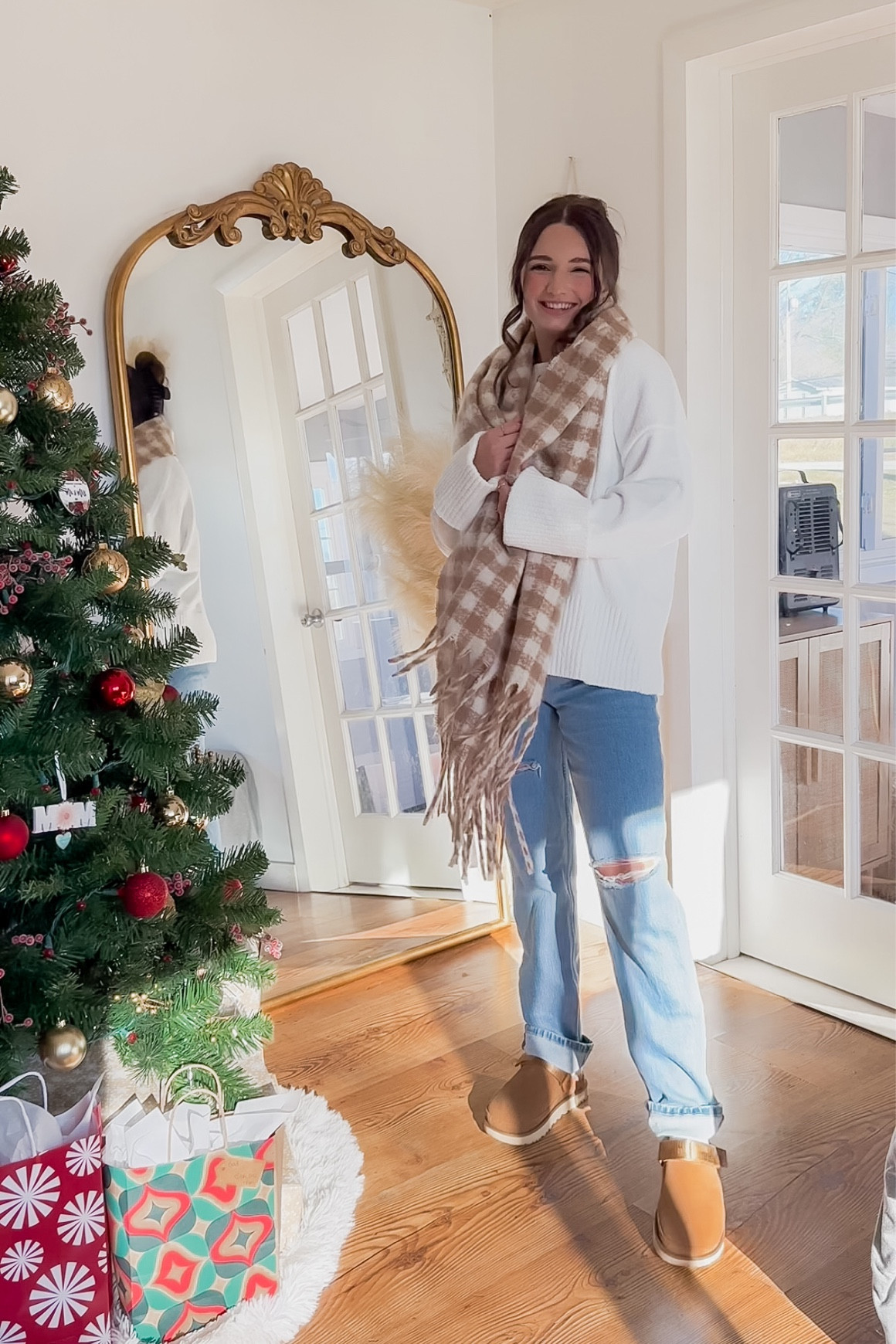 Natural color scarf is sold out - black is in stock!
Sweater - small
Jeans - 26R normally wear short but wanted to cuff them!
Ugg clogs - 7