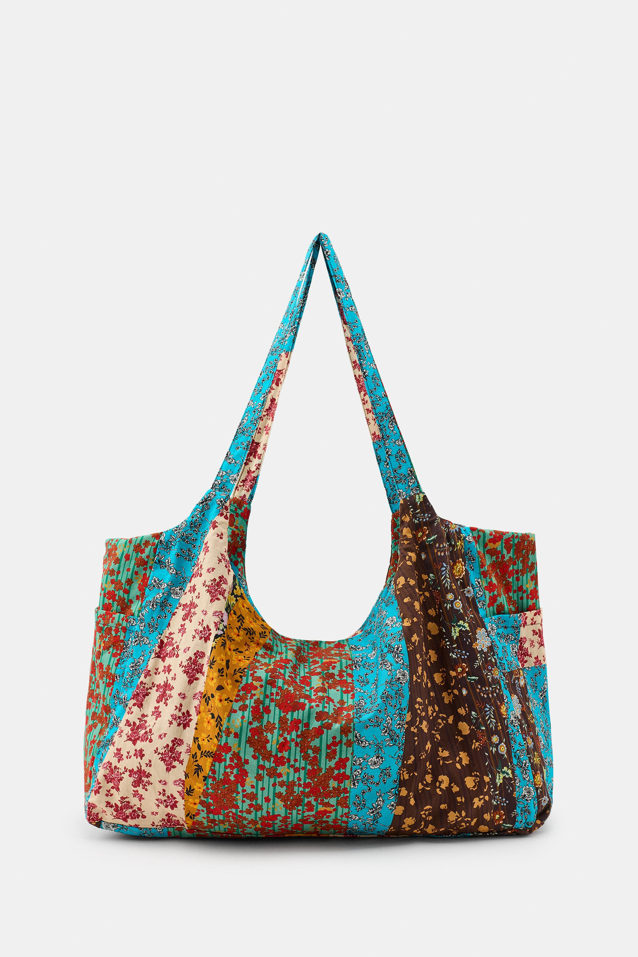 Maxi bag with a floral print, crafted from 100% cotton yarn. Shoulder straps. Patch pockets on th... | Zara US