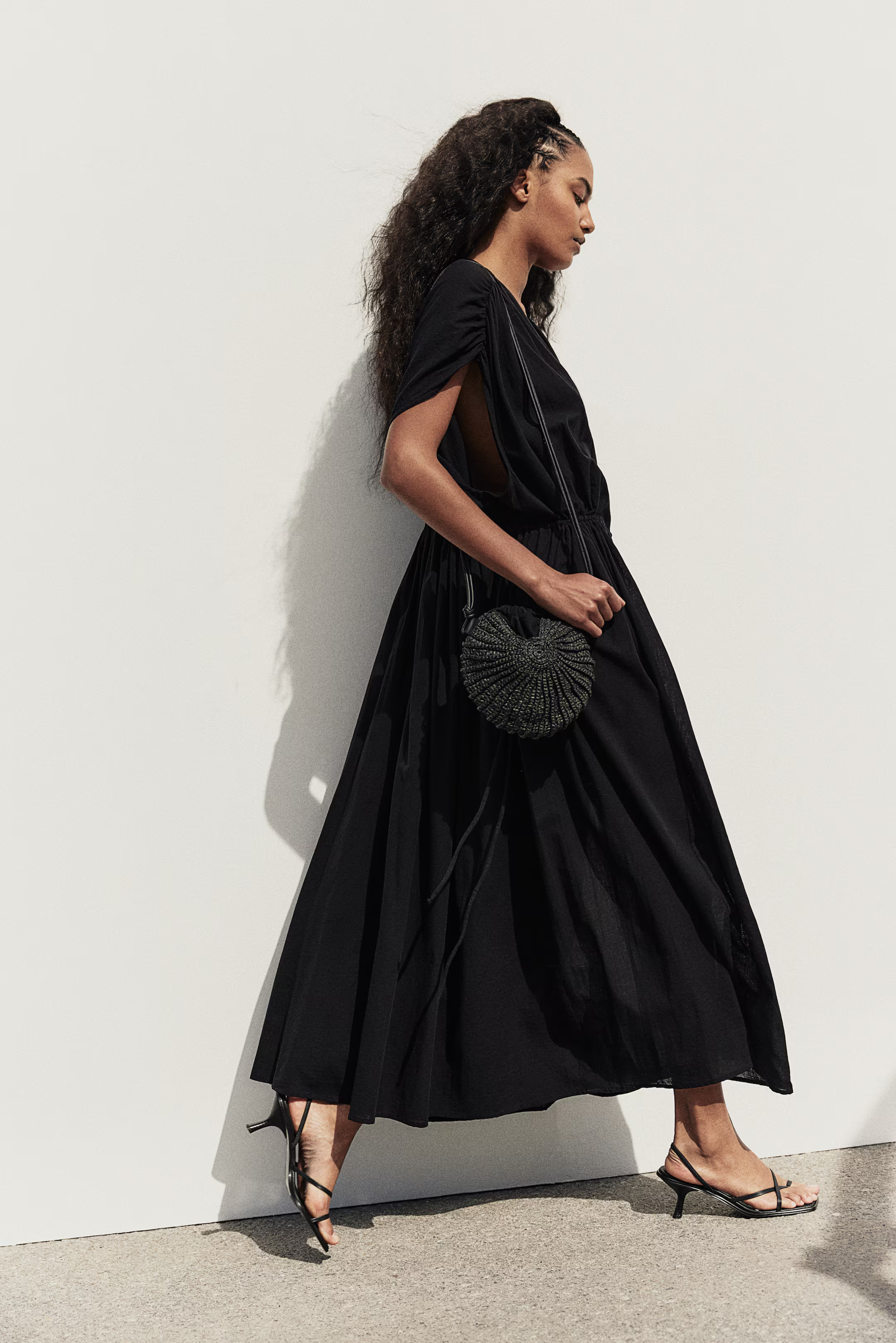 Oversized cotton dress - Deep neckline - Sleeveless - Black - Ladies | H&M GB | H&M (UK, MY, IN, SG, PH, TW, HK)