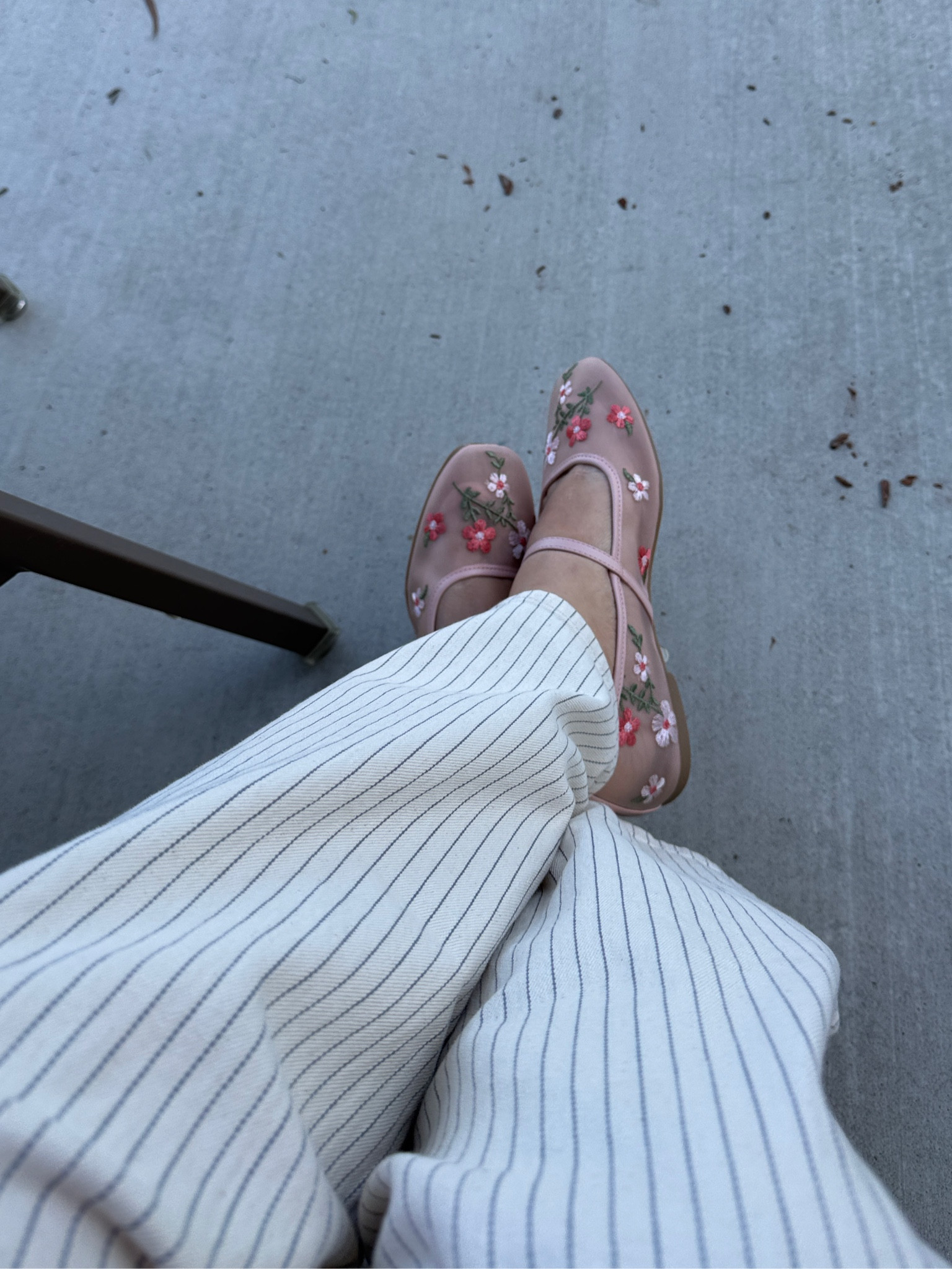 Floral Mesh Flats 🌸 with High Rise Sailor Wide Leg Jeans 

#LTKMidsize #LTKStyleTip #LTKFindsUnder50