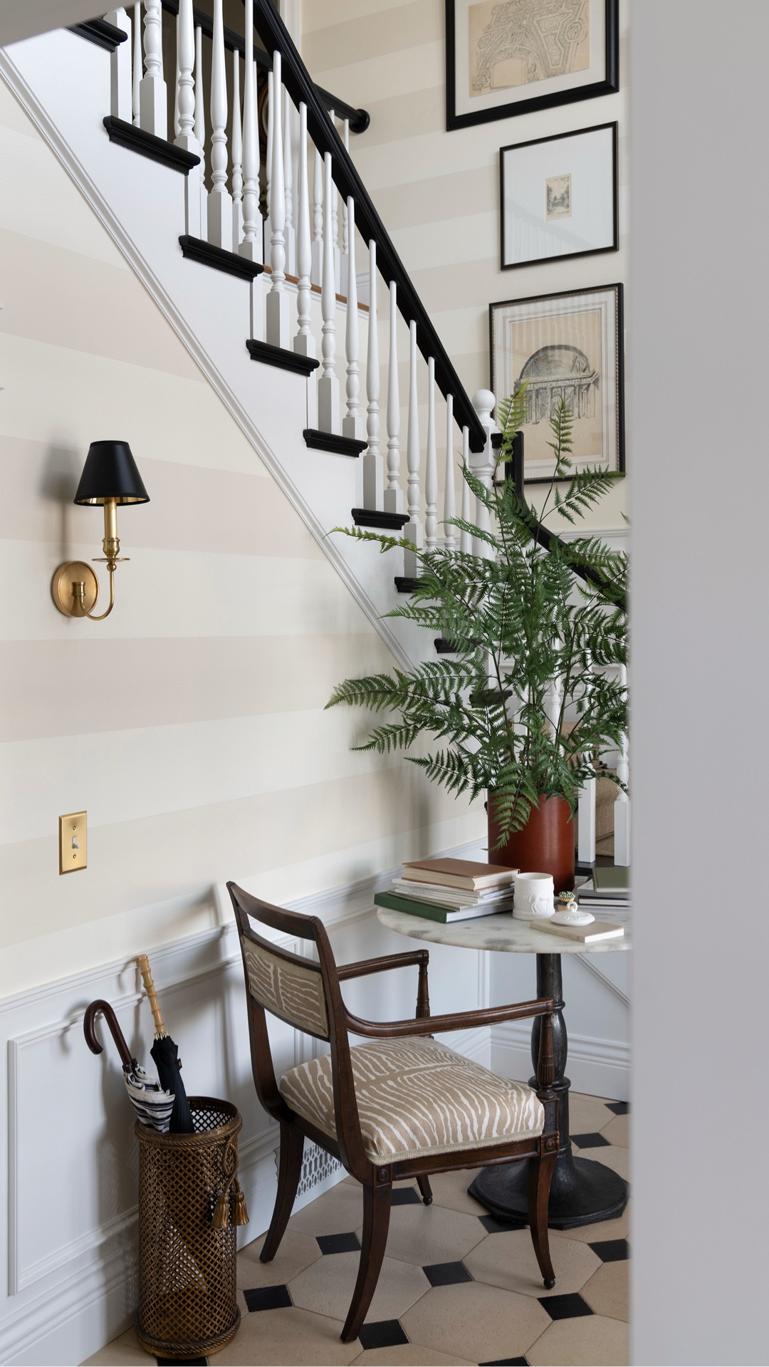 My entryway styled for spring & summer...

#LTKHome #LTKSeasonal