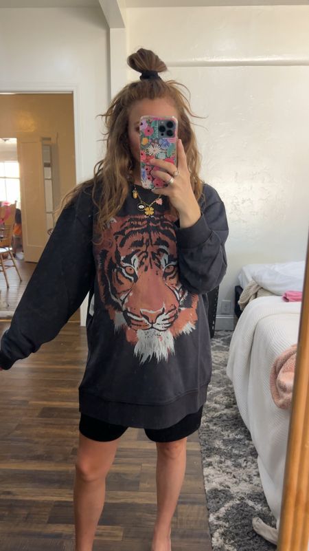 Obsessed with this Tiger graphic pullover from wrangler 
Wearing Xs 