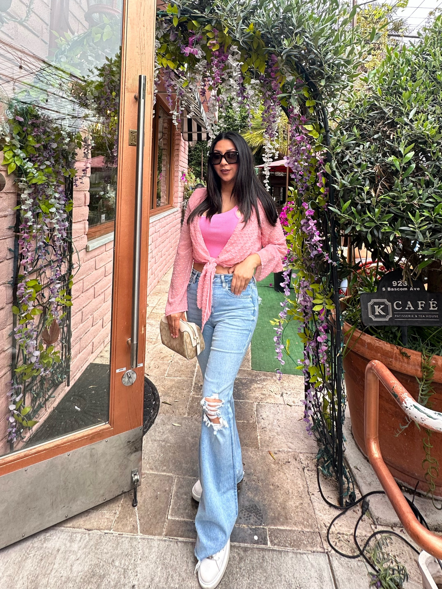 Romantic style 💕 American Eagle jeans, Coach handbag, Amazon Pink top.


#LTKunder100 #LTKFind #LTKbeauty
