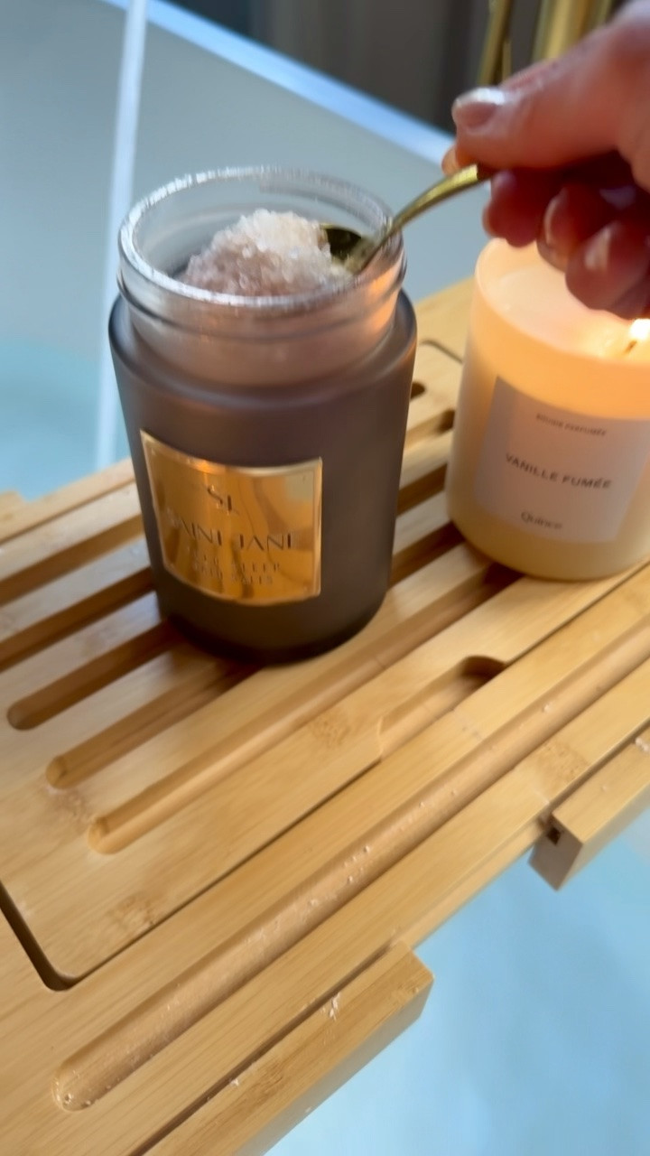Fall evenings were made for cozy baths. 🍂 As the temperatures start to drop, a warm bath has become one of my favorite nightly rituals to slow down, relax and transition into a restful evening.

I’ve been adding the @Quince Quince Deep Sleep Magnesium Bath Salts to make that little ritual feel even more restorative. The mineral rich magnesium formula supports relaxation, while hyaluronic acid and peptides deeply hydrate and leave my skin feeling incredibly soft, smooth and nourished. The subtle calming floral scent makes the entire experience feel like an at home spa.

It’s such a simple way to turn an everyday bath into a moment of self care, and exactly the kind of cozy ritual I look forward to all fall long.

#QuincePartner #Quince