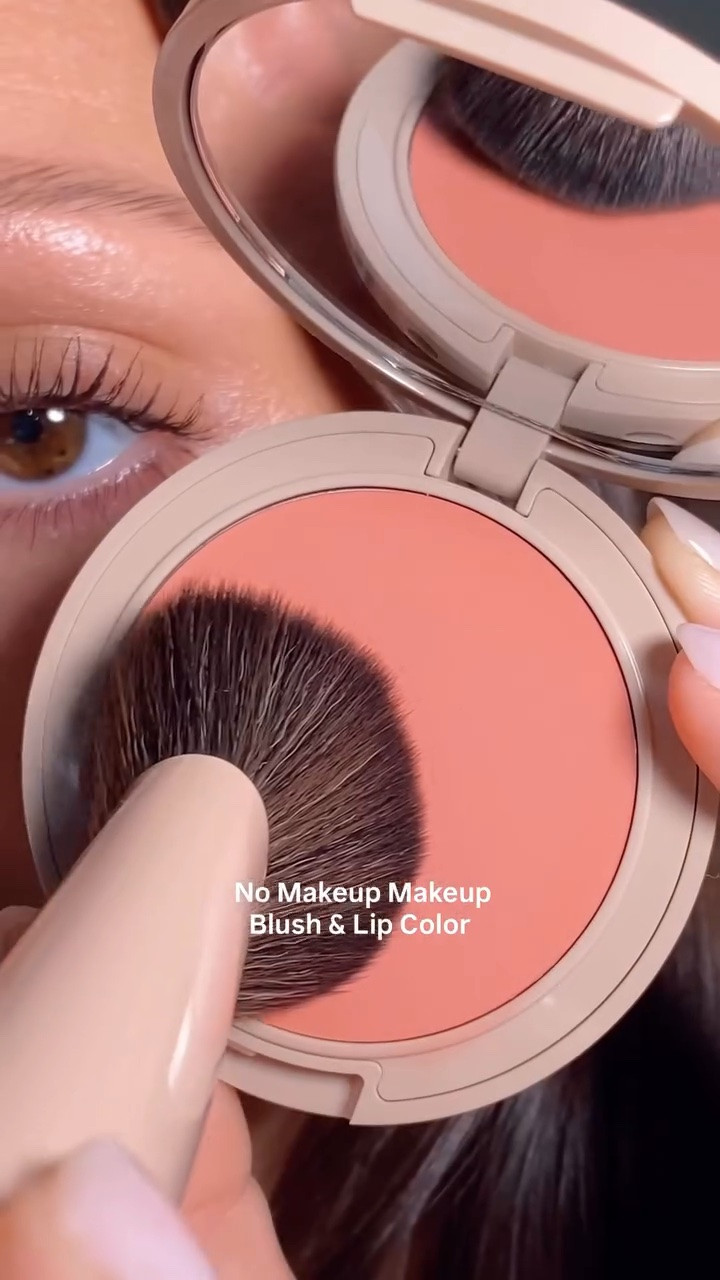 matching your blush and lip color >>> 💞👄🎀 @originalnomakeupmakeup blush and lip color compacts should definitely be in your makeup bag ✨ comment SHOP and I’ll message you the shades & link! #NMMPartner 

#blush #naturalmakeup