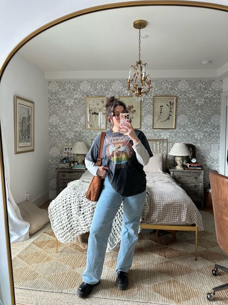 Cozy oversized graphic t outfit with loose jeans from Abercrombie 
