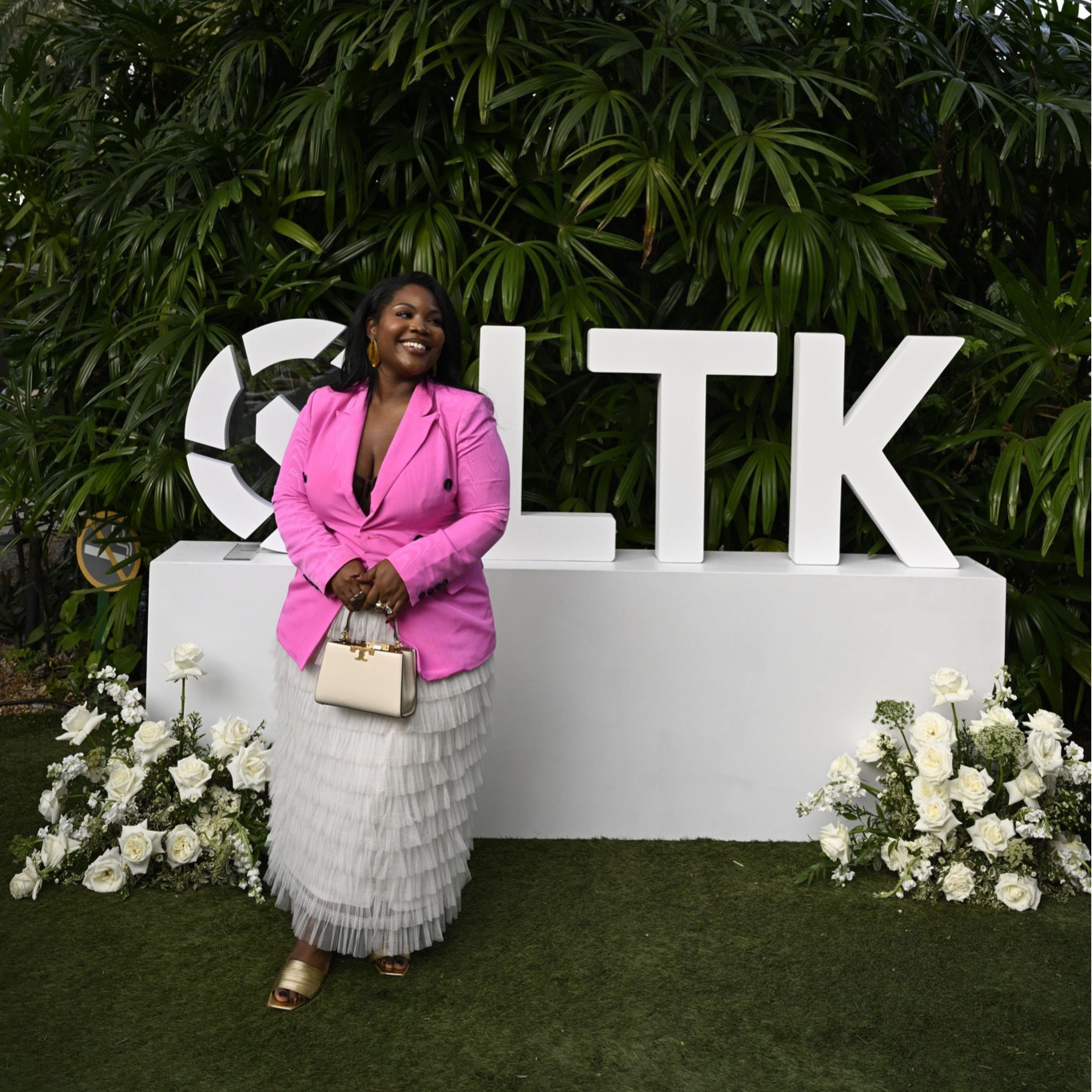 Art Basel look for a lovely brunch with LTK x Maybelline x Essie 🤍

Blazer (L): Macys
Skirt (XL): Macys
Shoes: Zara
Bag: Tory Burch

#LTKStyleTip #LTKFindsUnder100 #LTKMidsize