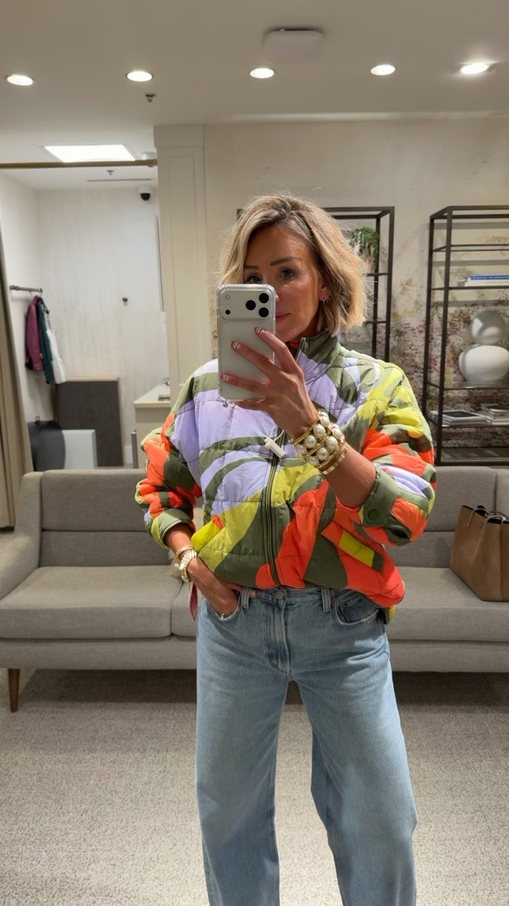 This athletic jacket is EVERYTHING.. totally underestimated how good this was! I’m in a small