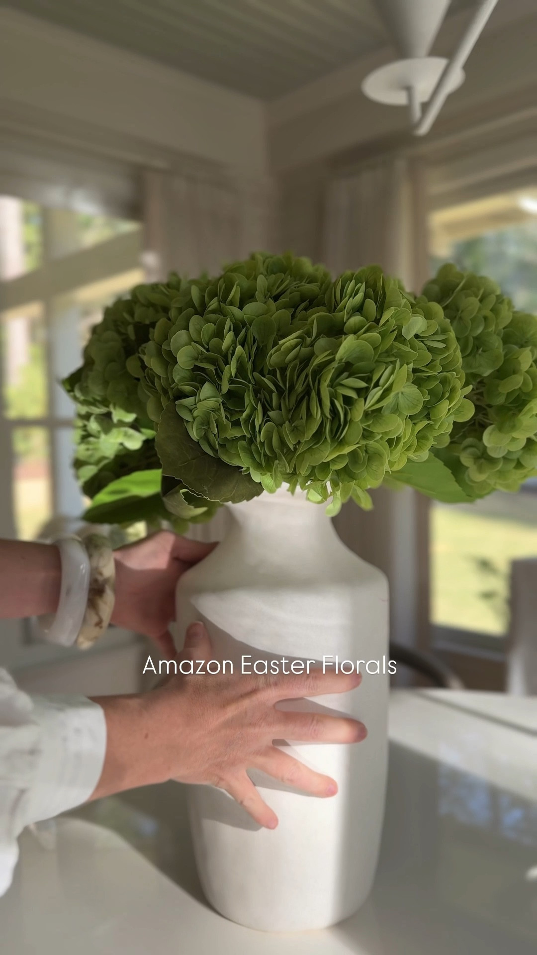 Love a simple spring arrangement that you won’t get sick of 💚 these hydrangeas are gorgeous and faux ( for those weeks you just can’t make it to Trader Joe’s for the real deal… ) I bought 8 total and probably will buy a couple more! 