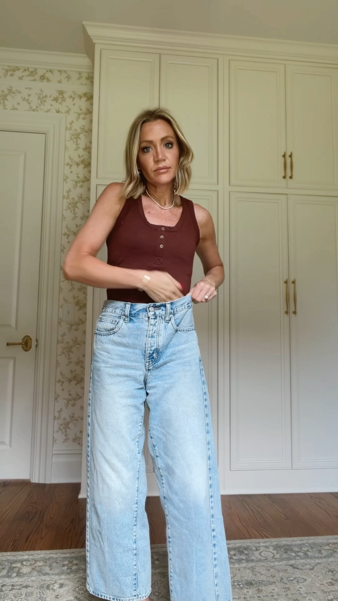 Xs in tank 
26 in jeans