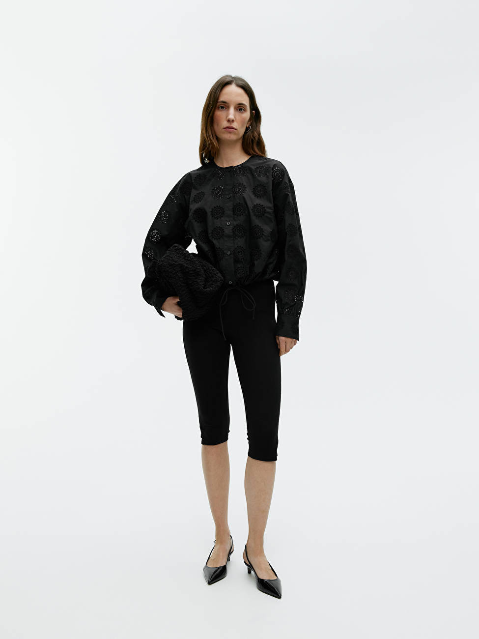 Bluse mit Lochstickerei | ARKET (EU)
