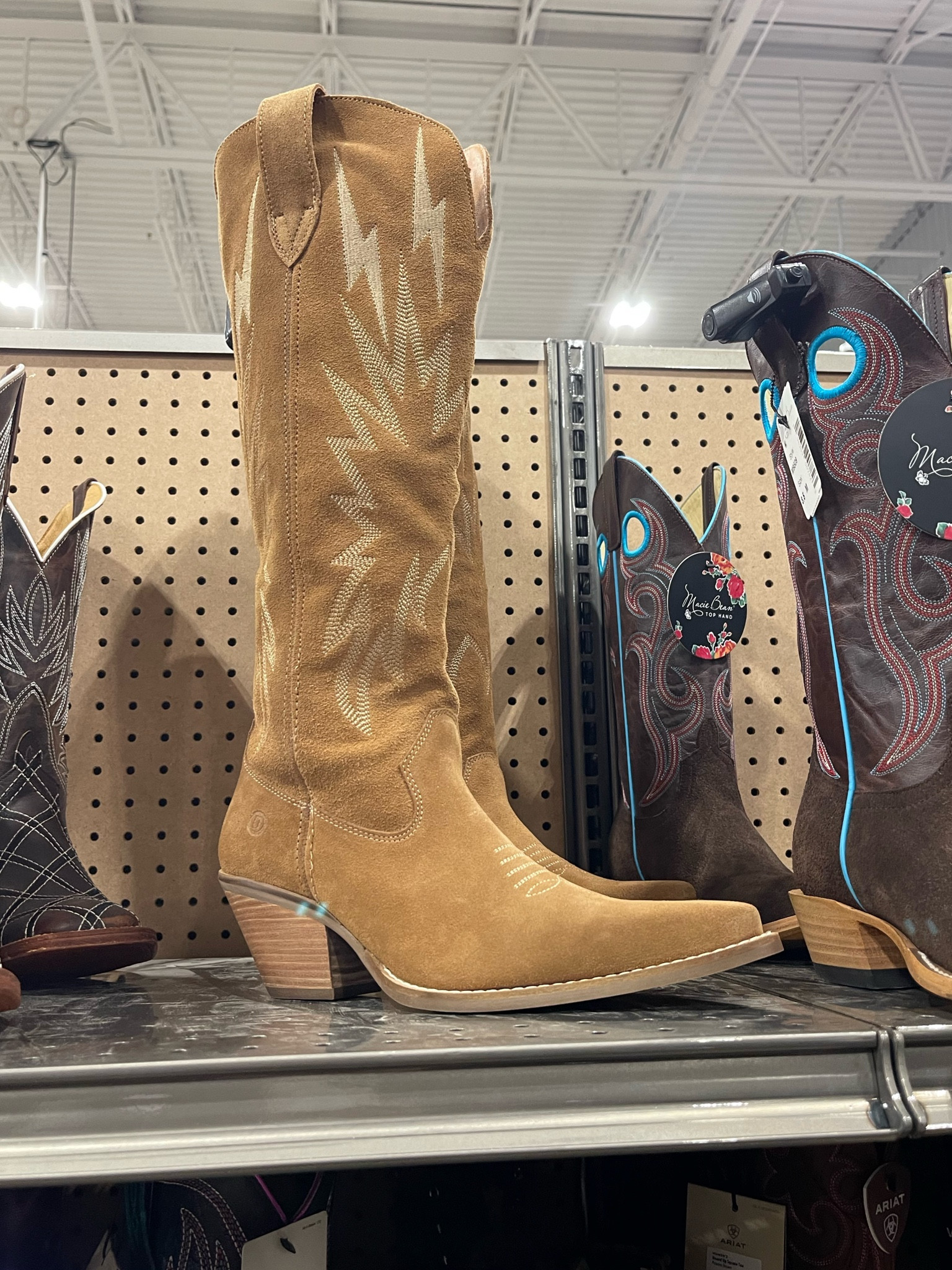 Perfect boots for cooler weather 🫶🏼

#dingo

#LTKGiftGuide #LTKShoeCrush #LTKSeasonal