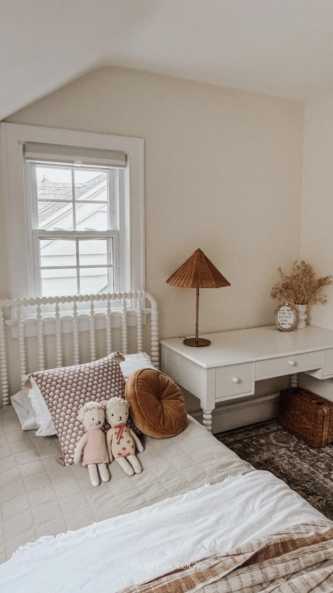 Bed & desk in a 7 year old girl’s room 🤎

#LTKKids #LTKHome #LTKStyleTip