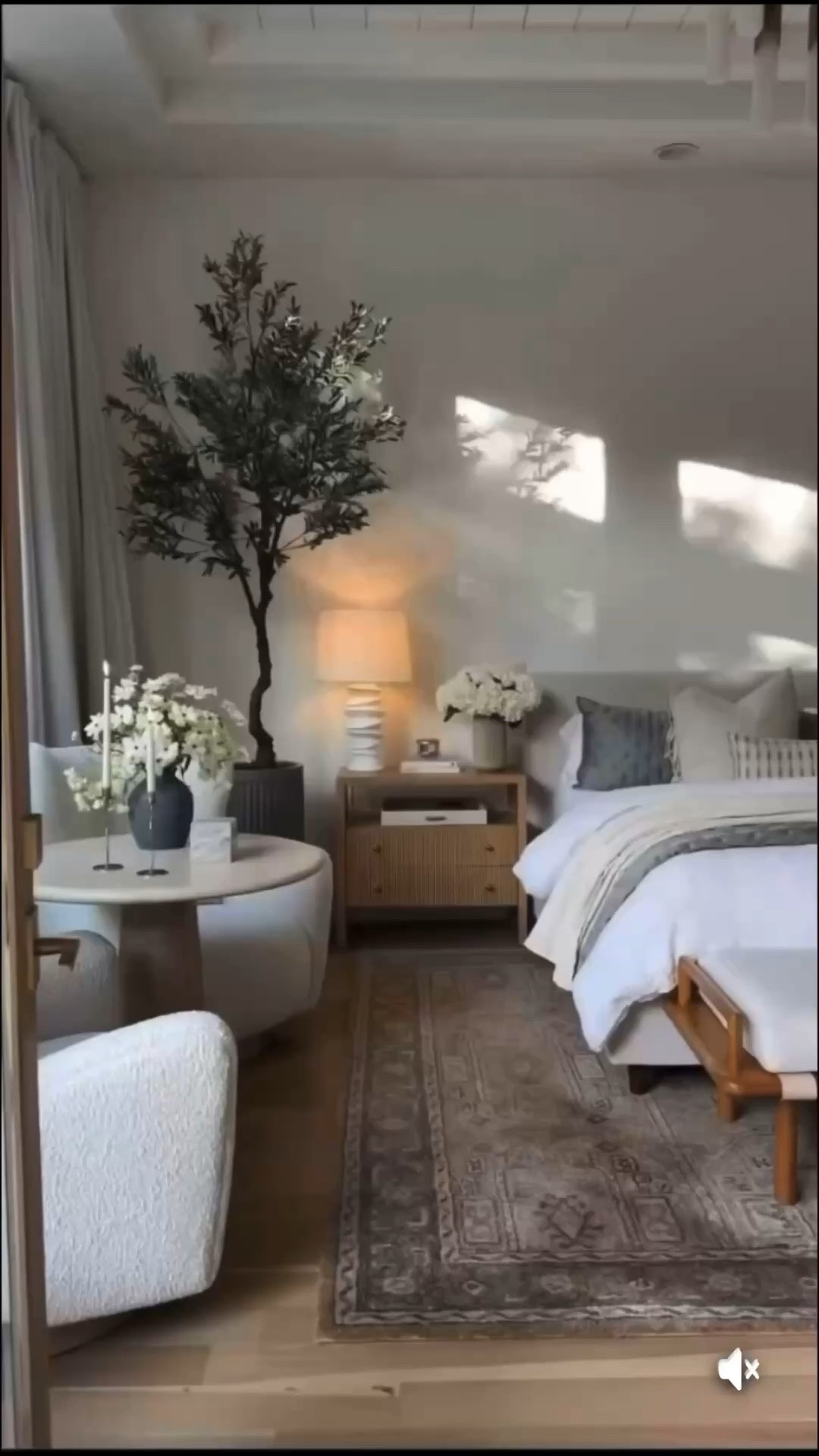 Neutral bedroom

#LTKHome #LTKmomlife #LTKdayinmylife
