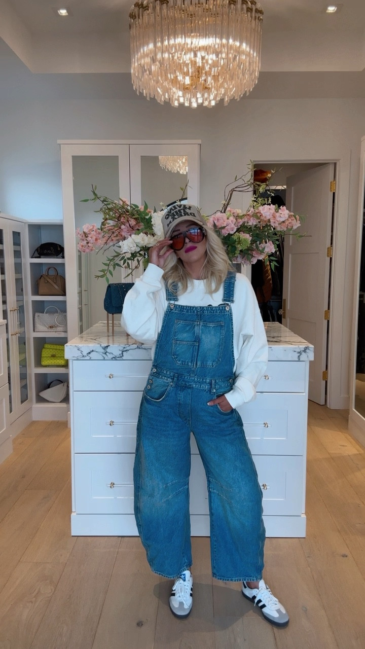 4 NEW looks I’m loving 🤌 Wearing a medium in first pants and a medium in black sweatshirt. Medium in overalls and a small in white sweatshirt. 27 in two tone denim and a medium western tee. 6 in dress 