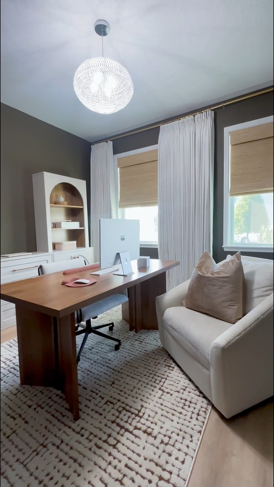 Home office makeover with affordable home finds 😍




Home office
Productivity
Work from homee
Home finds
Home decor
Modular bookshelves
Styled desk

#LTKSaleAlert #LTKvlog #LTKHome