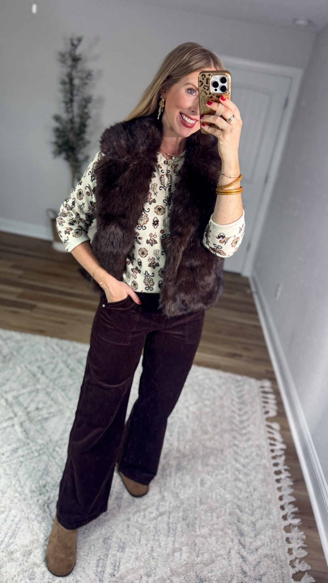 Weekend Walmart Wins try-on
Faux fur vest- s/m
Printed Henley- small
Wide leg corduroy pants- medium