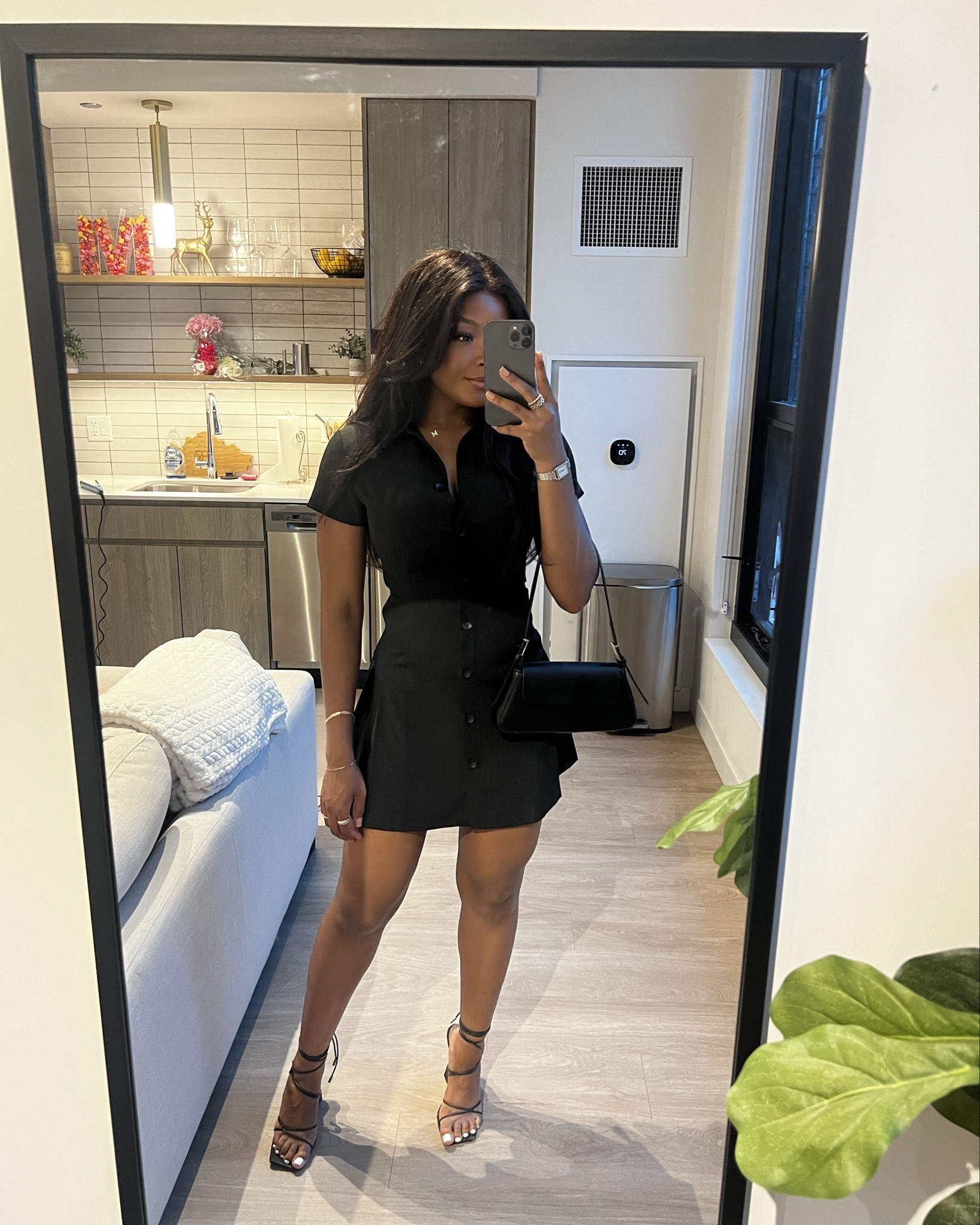 Little black dress for Spring 

Dress is Zara (ref: 2674/782) or https://c.c8.io/I4r5KMU

Bag is Zara (ref: 6136/110) or https://www.zara.com/us/en/minimal-flap-shoulder-bag-p16136110.html?v1=267770294

#LTKstyletip